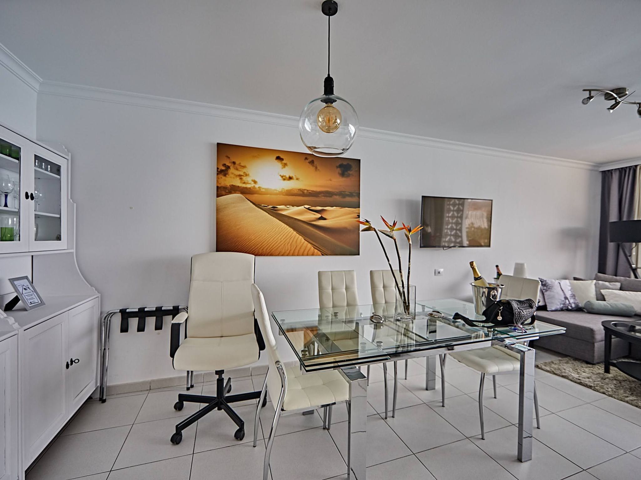 Modernes Strandapartment mit atemberaubendem Meerblick-Binnen