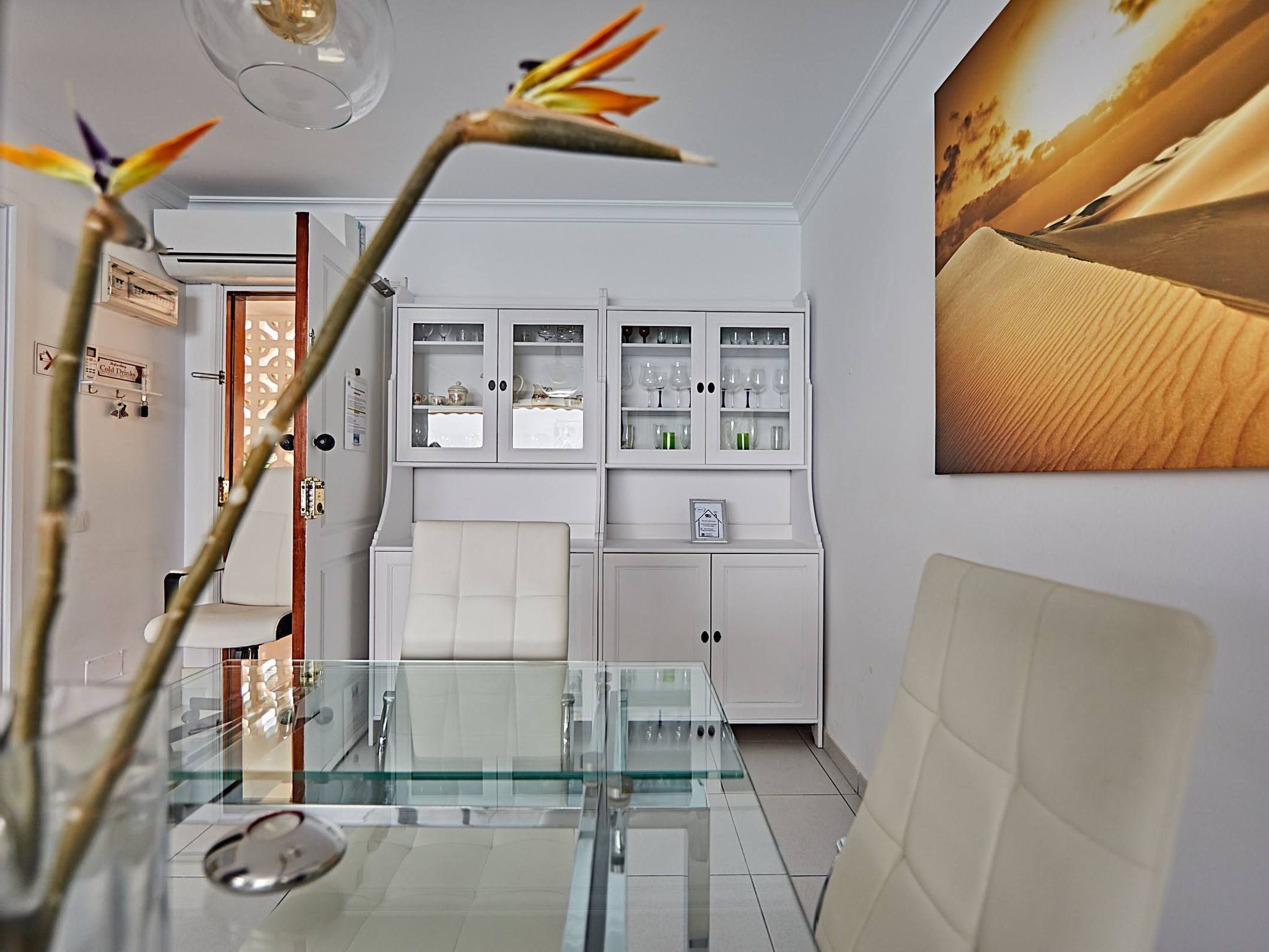 Modernes Strandapartment mit atemberaubendem Meerblick-Image-tags.info