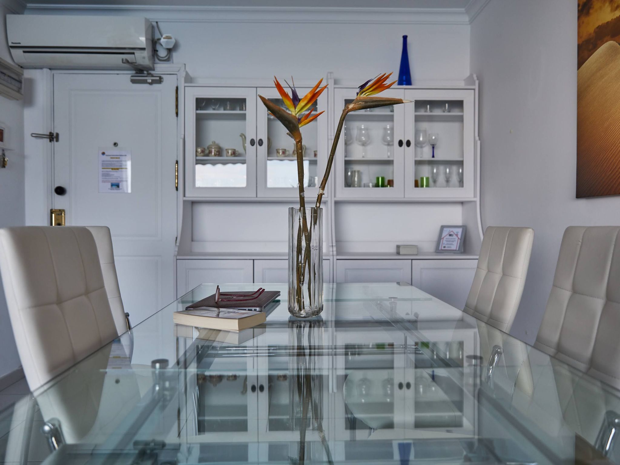 Modernes Strandapartment mit atemberaubendem Meerblick-Binnen