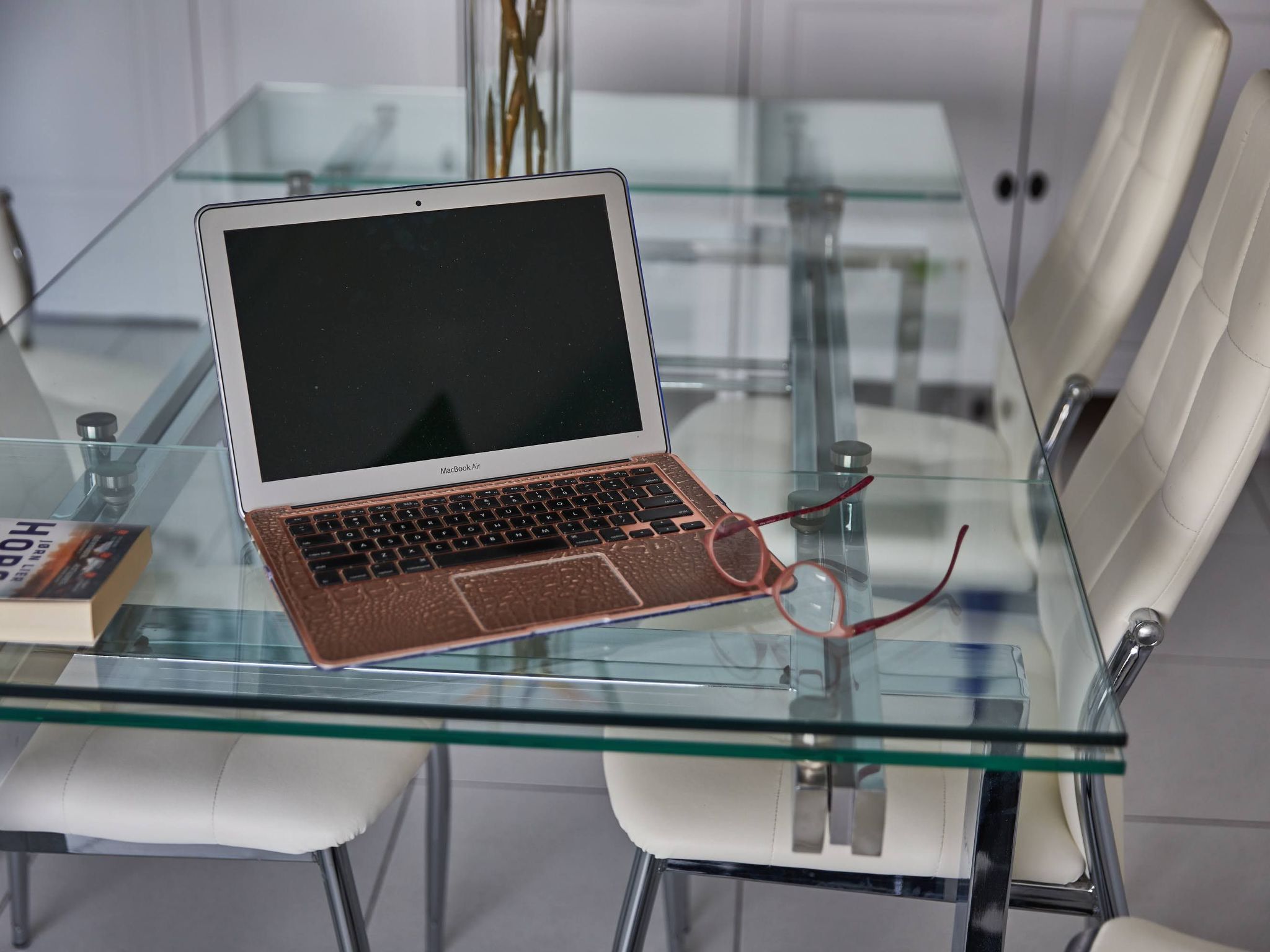 Modernes Strandapartment mit atemberaubendem Meerblick-Binnen