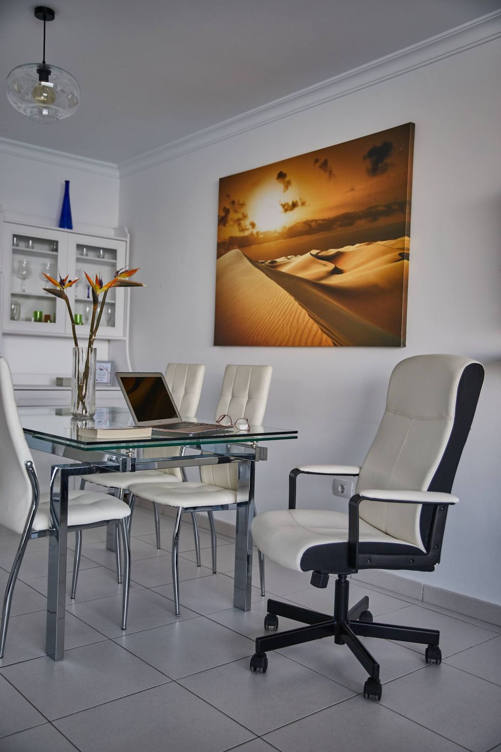 Modernes Strandapartment mit atemberaubendem Meerblick-Binnen