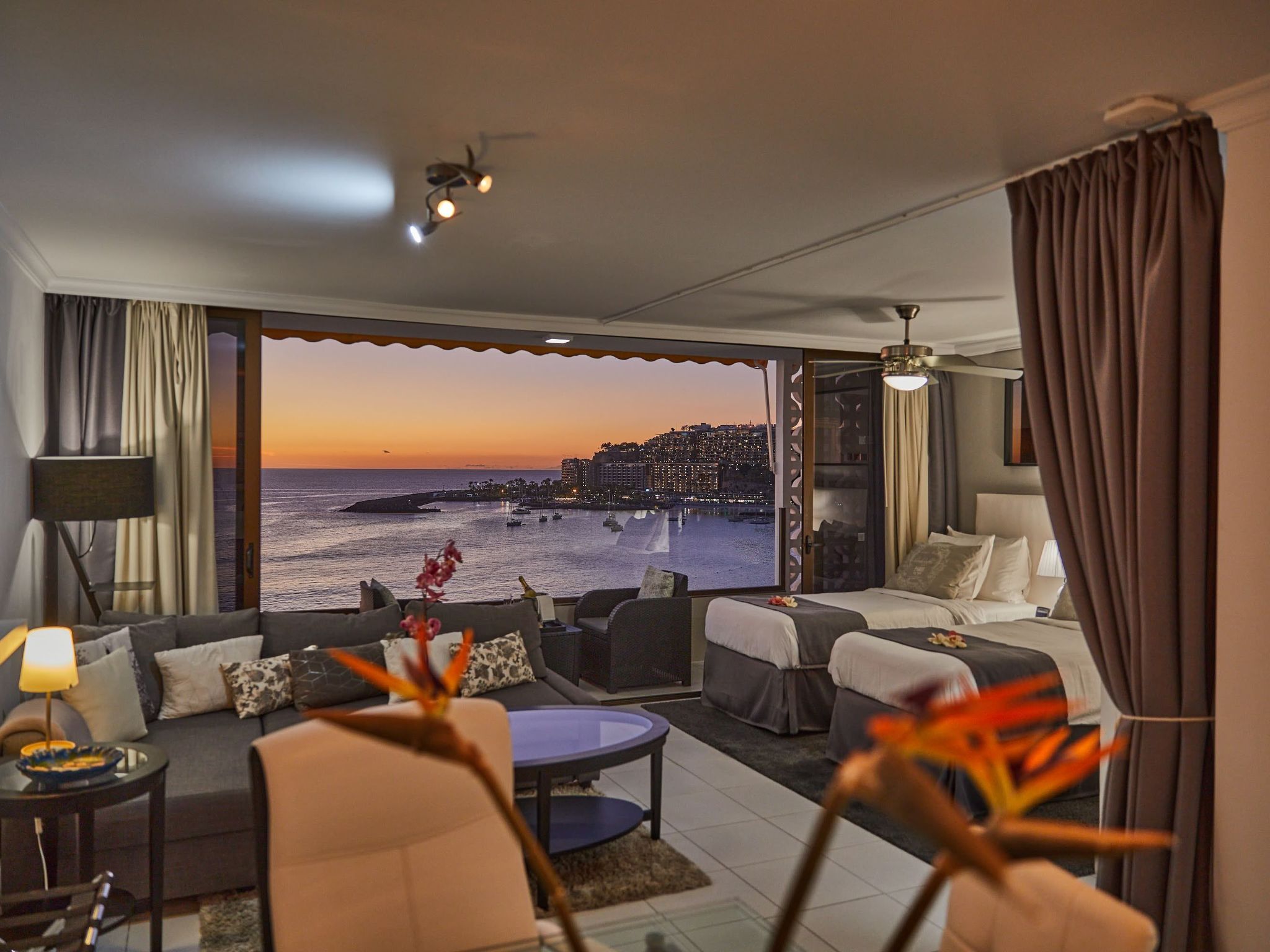 Modernes Strandapartment mit atemberaubendem Meerblick-Binnen