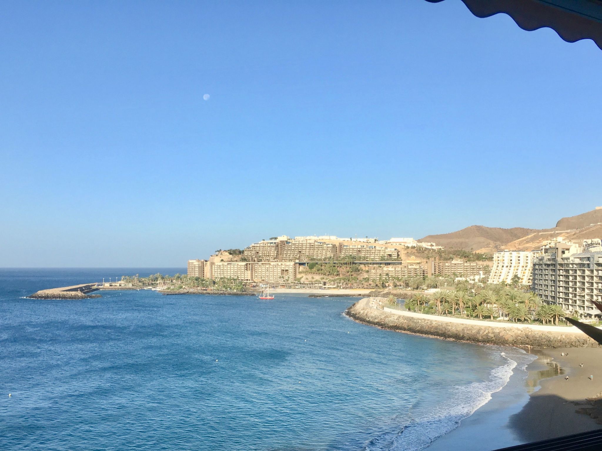 Modernes Strandapartment mit atemberaubendem Meerblick-Buiten