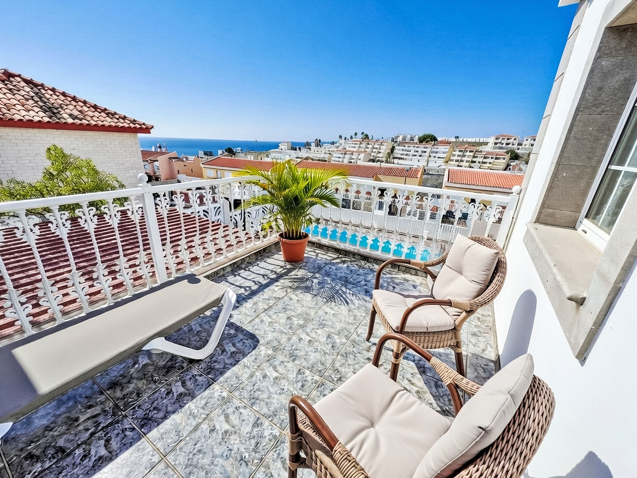 Villa "Esmeralda" mit Garten, Grill und Terrasse - Buiten