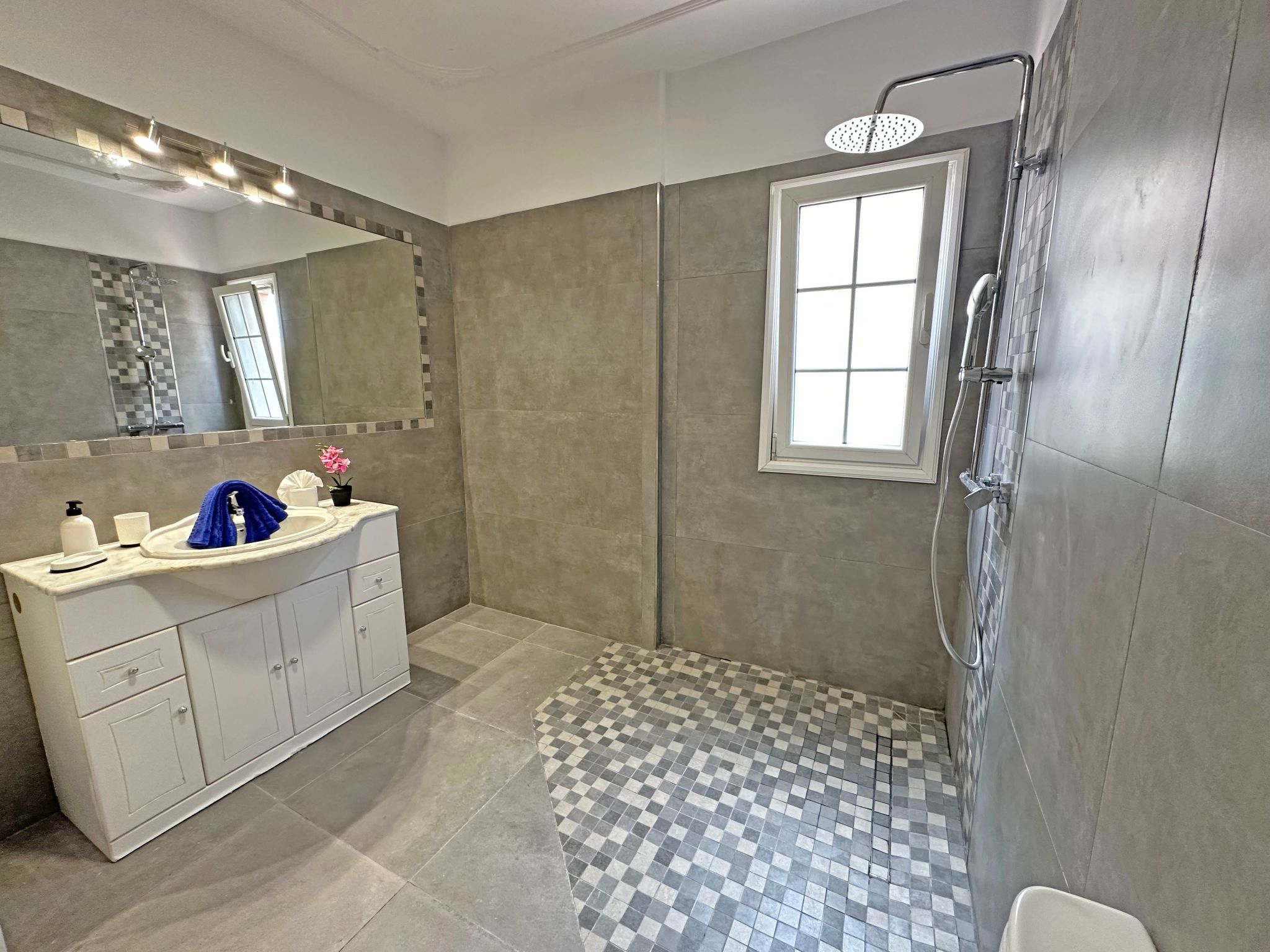 Villa "Esmeralda" mit Garten, Grill und Terrasse-Binnen