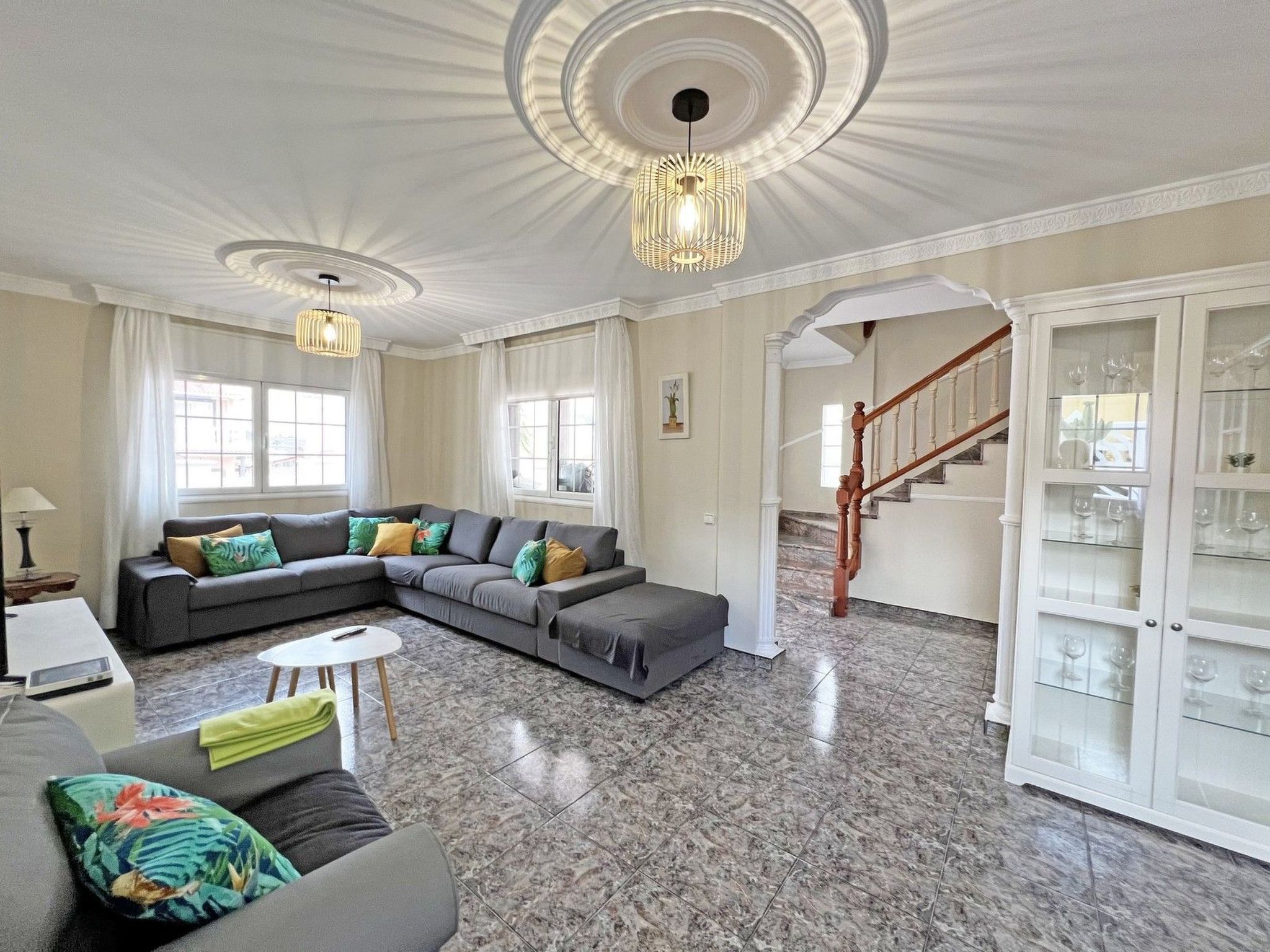 Villa "Esmeralda" mit Garten, Grill und Terrasse-Binnen