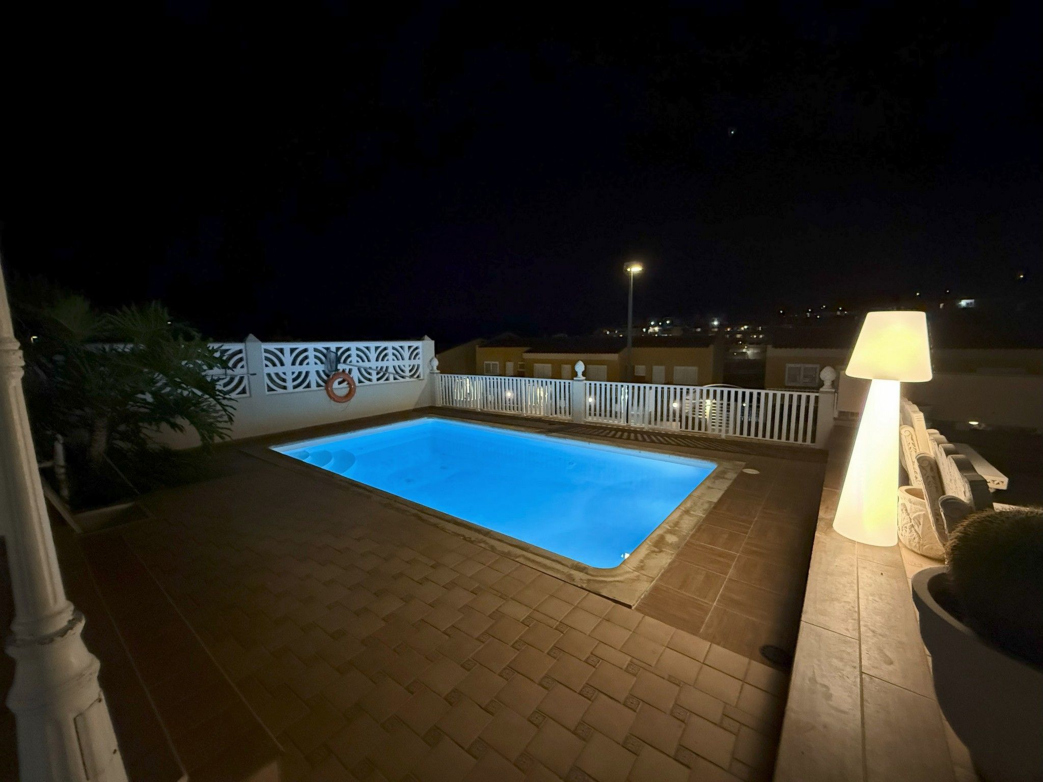 Villa "Esmeralda" mit Garten, Grill und Terrasse-Buiten