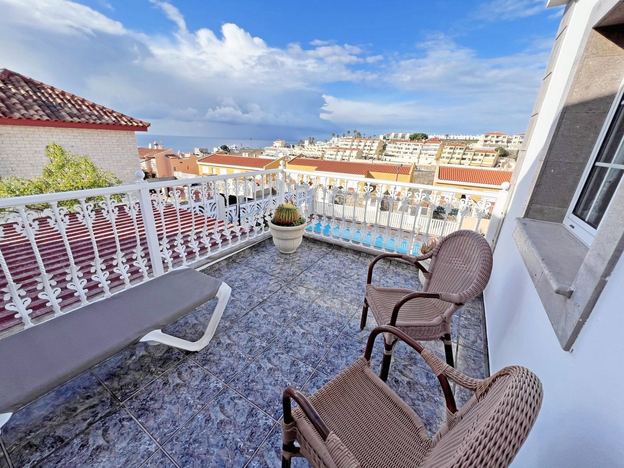 Villa "Esmeralda" mit Garten, Grill und Terrasse-Buiten