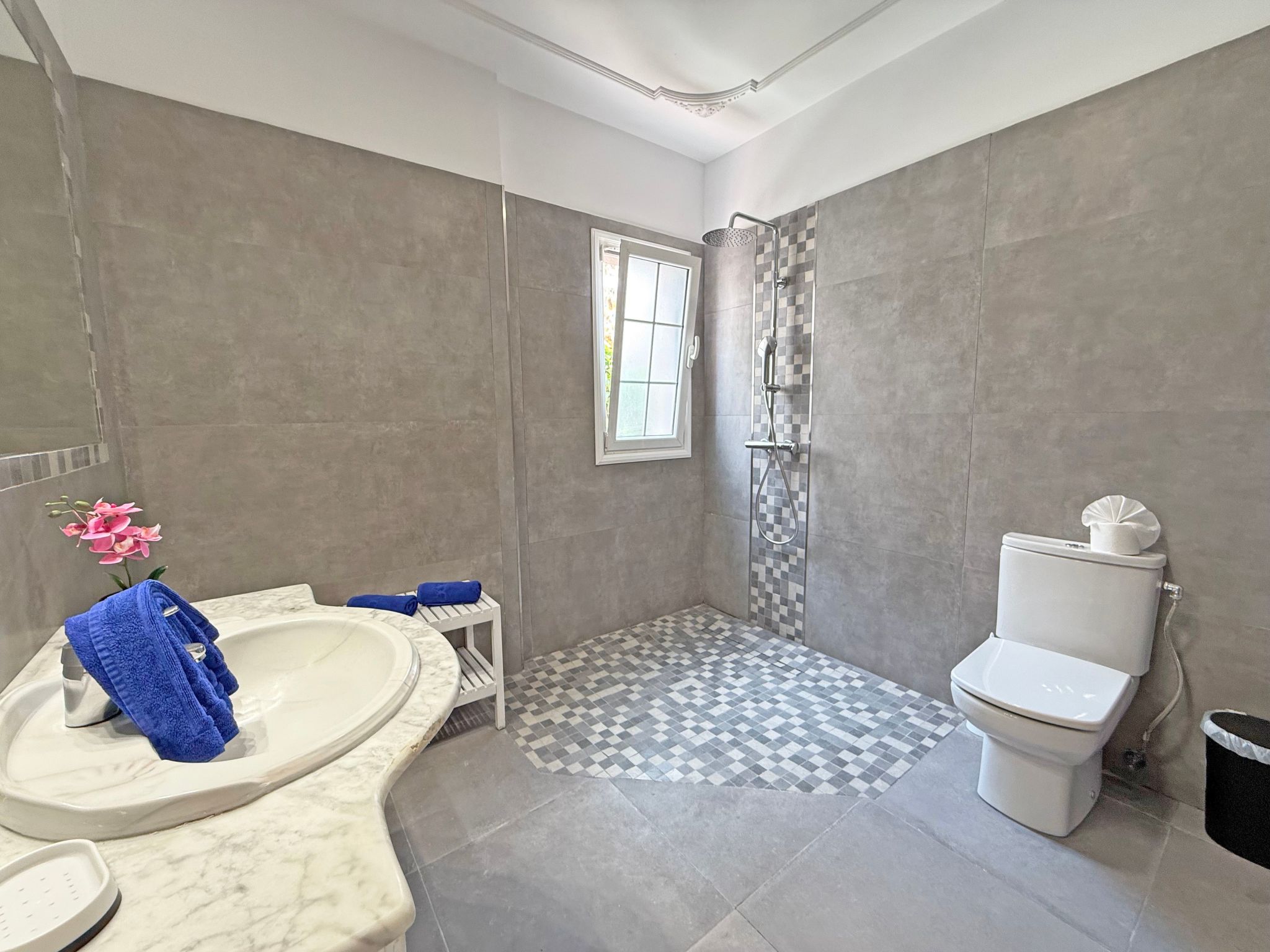 Villa "Esmeralda" mit Garten, Grill und Terrasse-Binnen