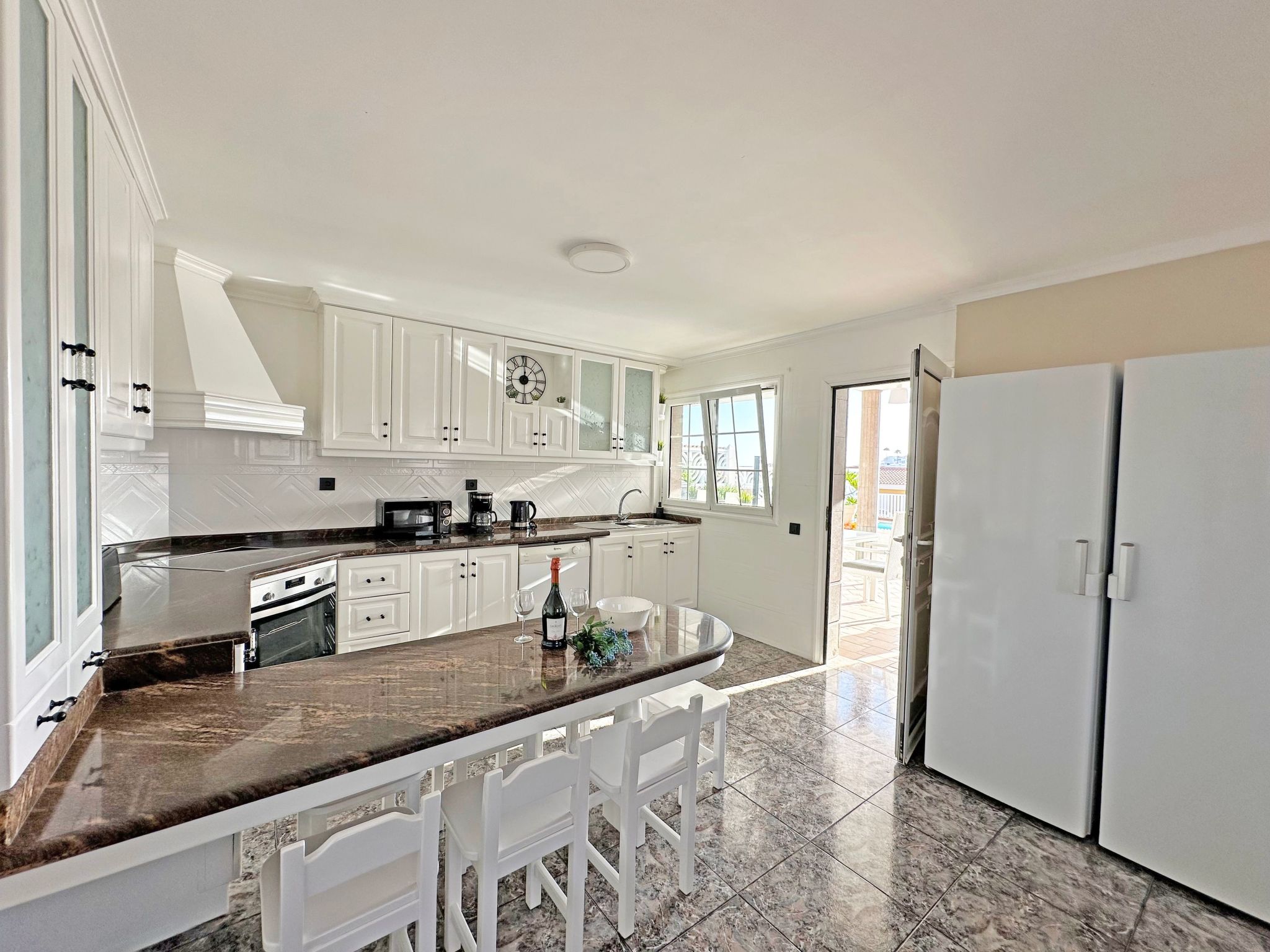 Villa 'Esmeralda' mit Garten, Grill und Terrasse