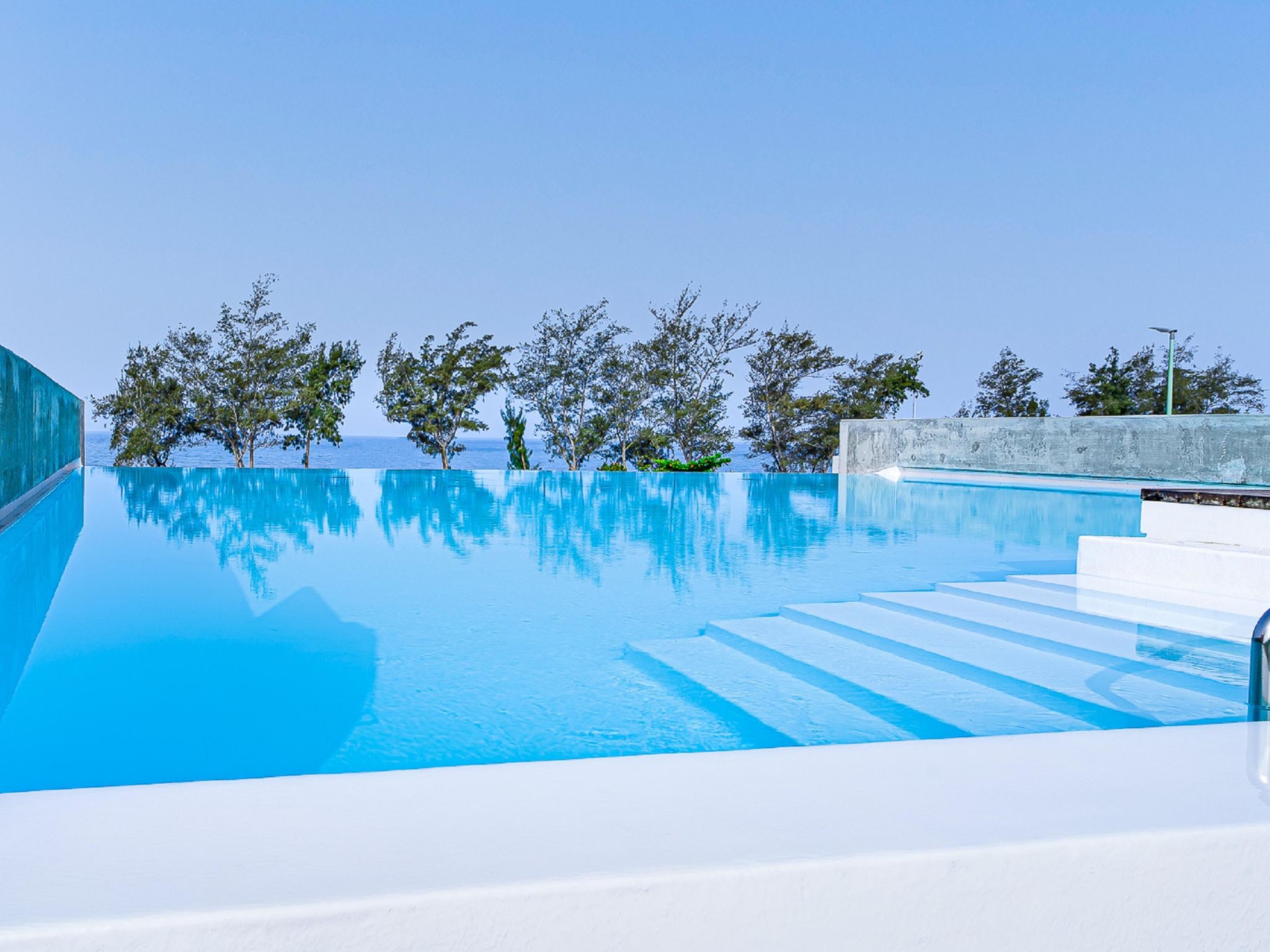 Villa mit Wasserblick — Pool Outdoor (2 of 38)