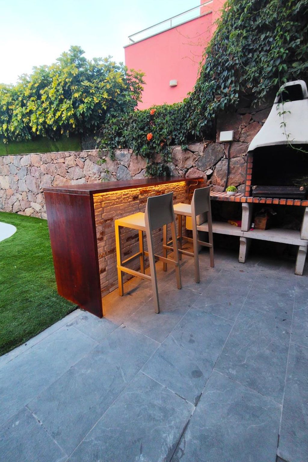 Photo of Villa für 4 Personen mit Schwimmbad und balinesischem Bett V03GC