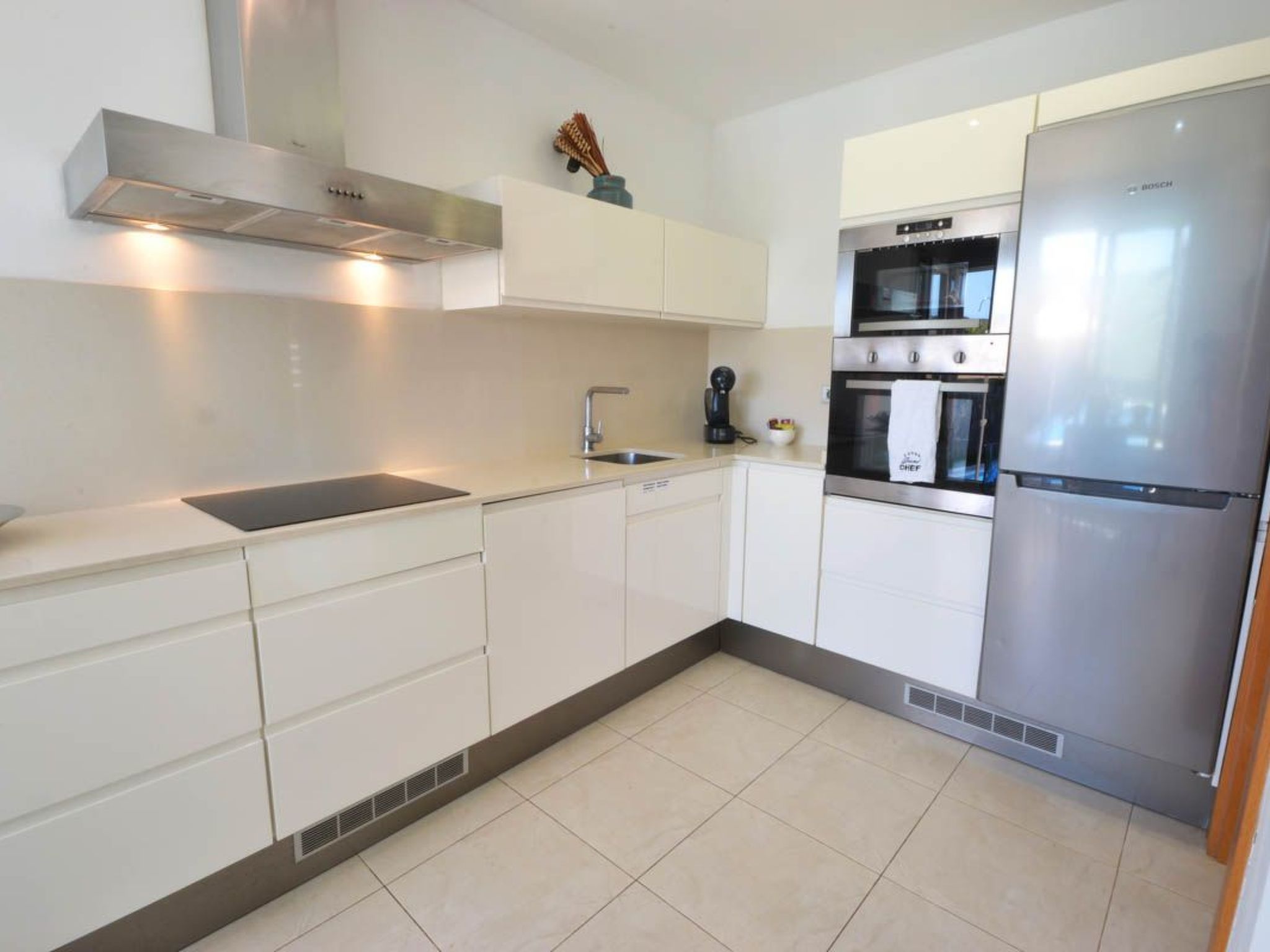 Photo of Villa für 4 Personen mit Schwimmbad und balinesischem Bett V03GC