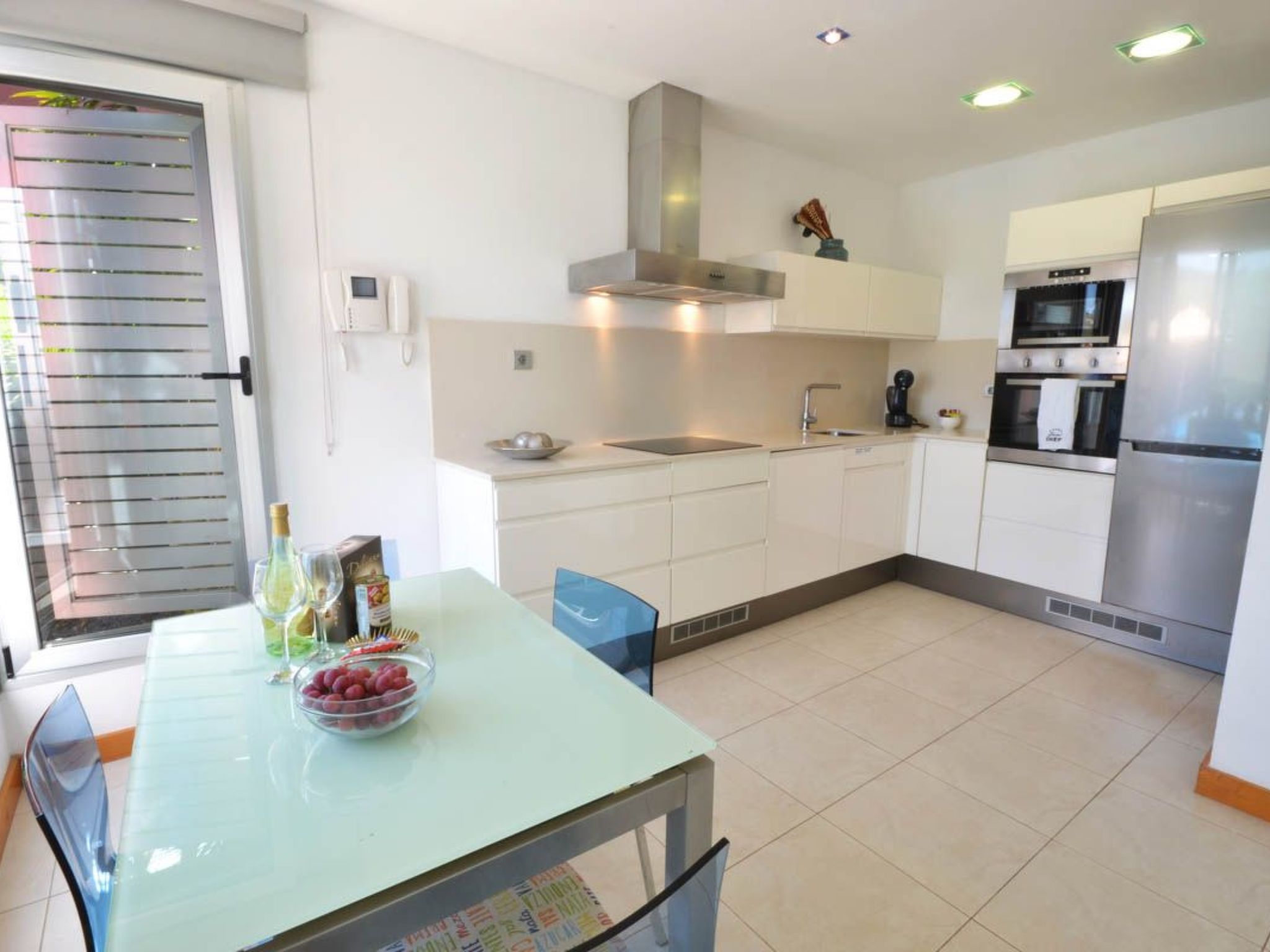 Photo of Villa für 4 Personen mit Schwimmbad und balinesischem Bett V03GC