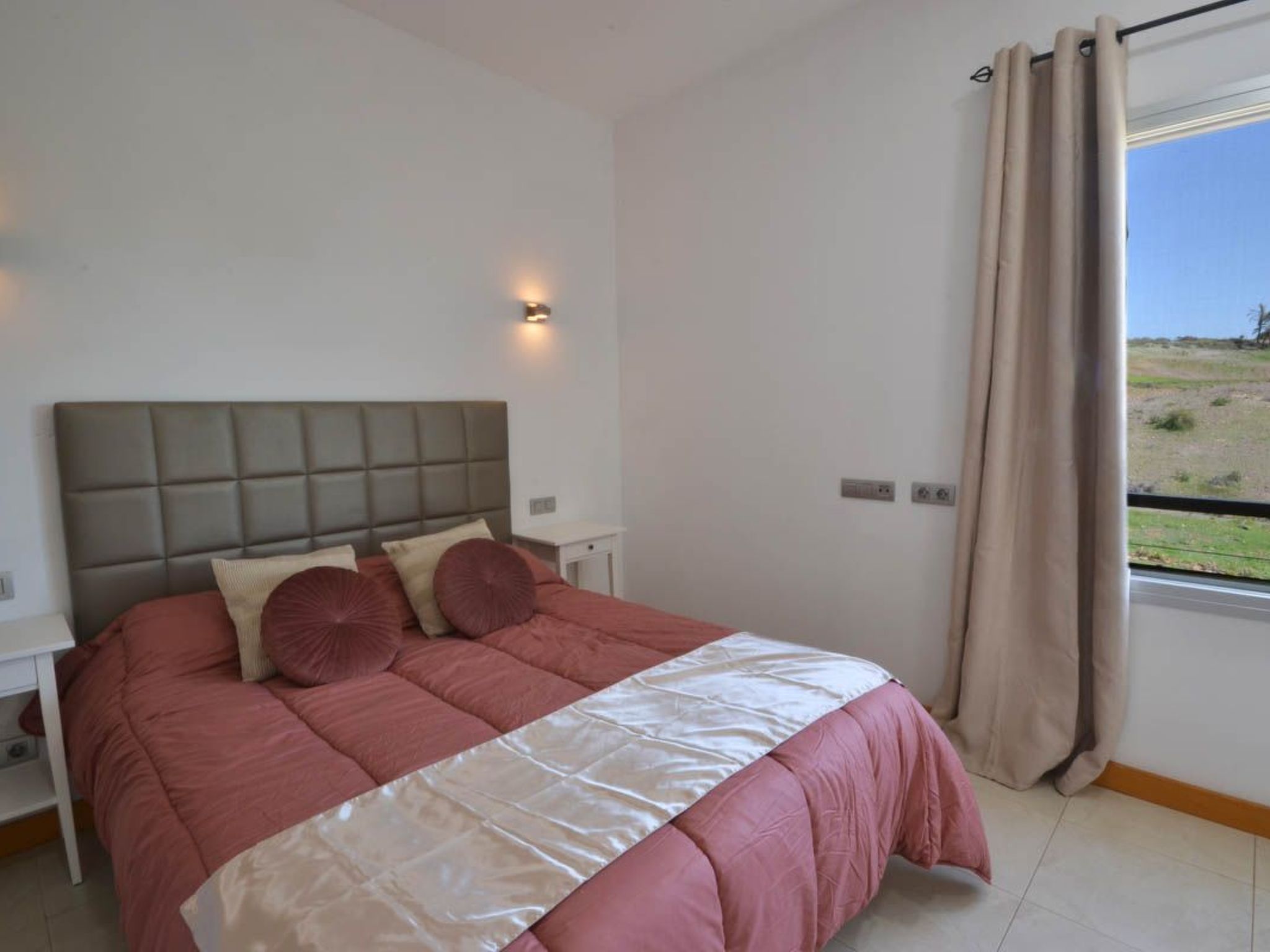 Photo of Villa für 4 Personen mit Schwimmbad und balinesischem Bett V03GC