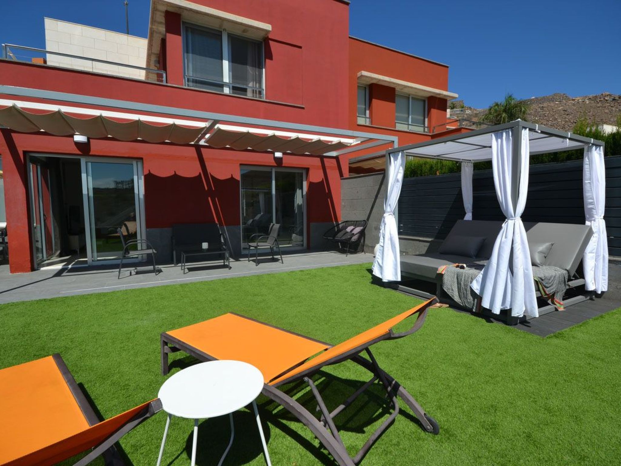 Photo of Villa für 4 Personen mit Schwimmbad und balinesischem Bett V03GC