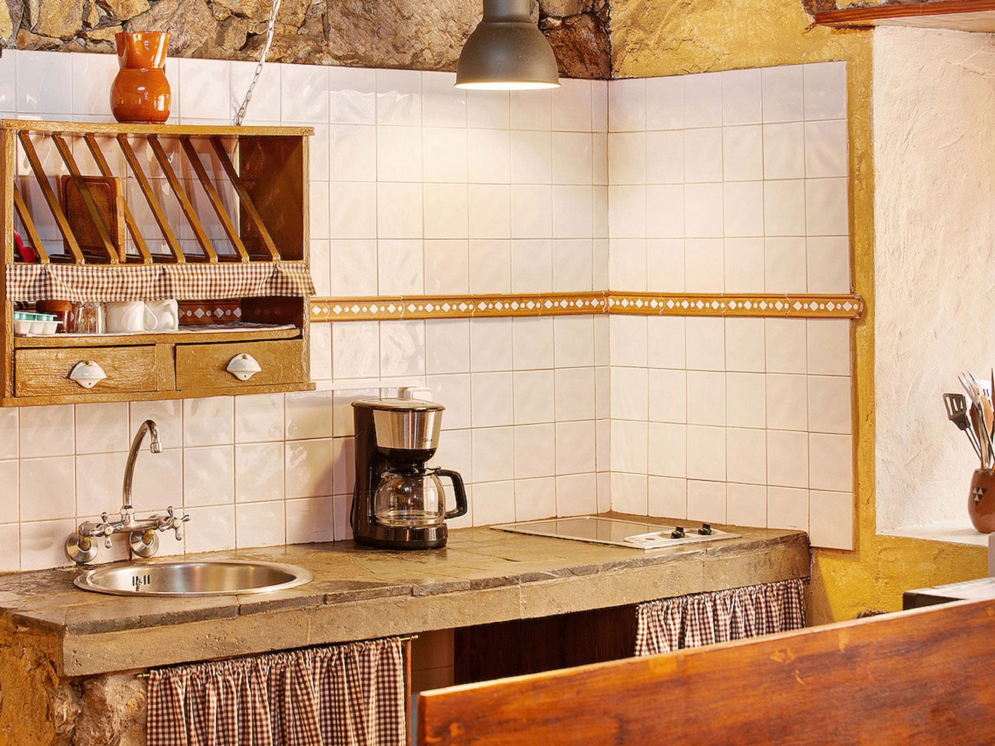 250 Jahre altes Steinhaus mit zwei Terrassen inmitten einer wunderbaren Naturla-Binnen