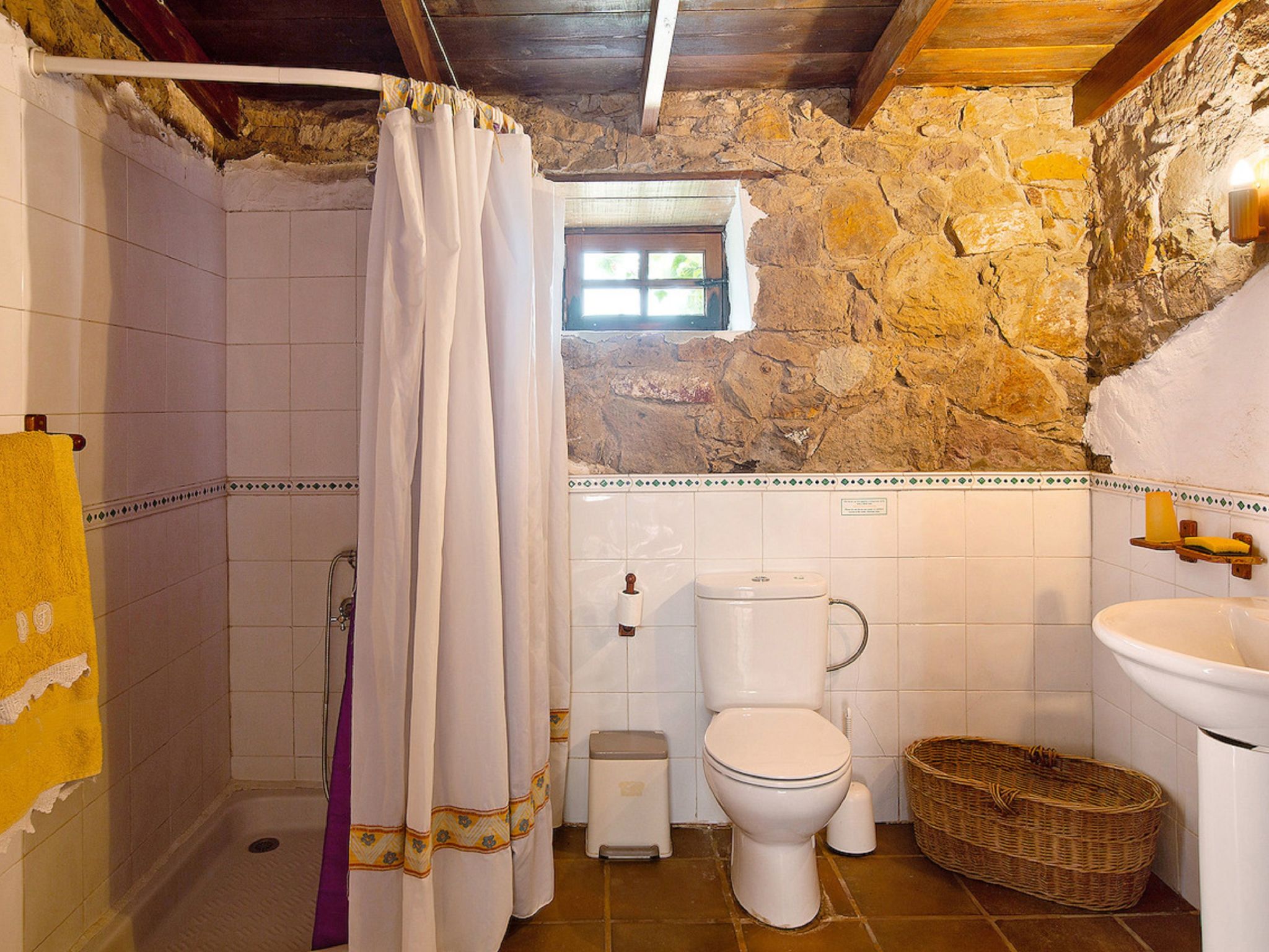 250 Jahre altes Steinhaus mit zwei Terrassen inmitten einer wunderbaren Naturla-Binnen