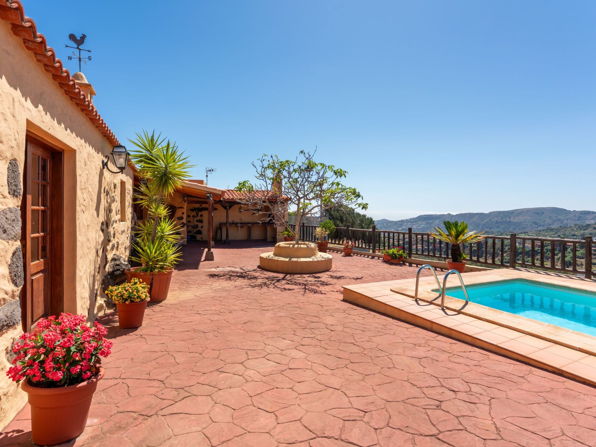 Kanarische Finca mit Pool und herrlicher Aussicht-Outside
