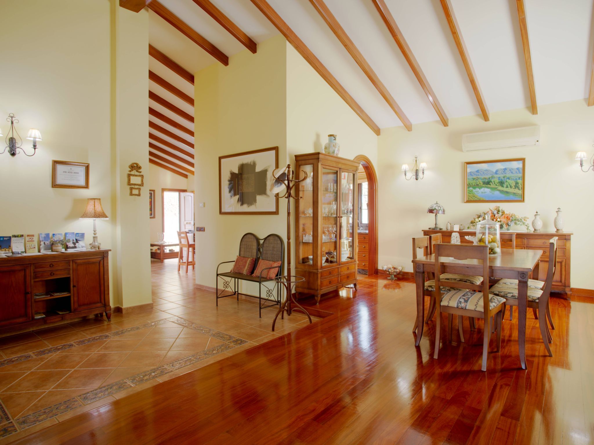 Villa Lucas mit Gartenterrasse und Schwimmbad-Binnen