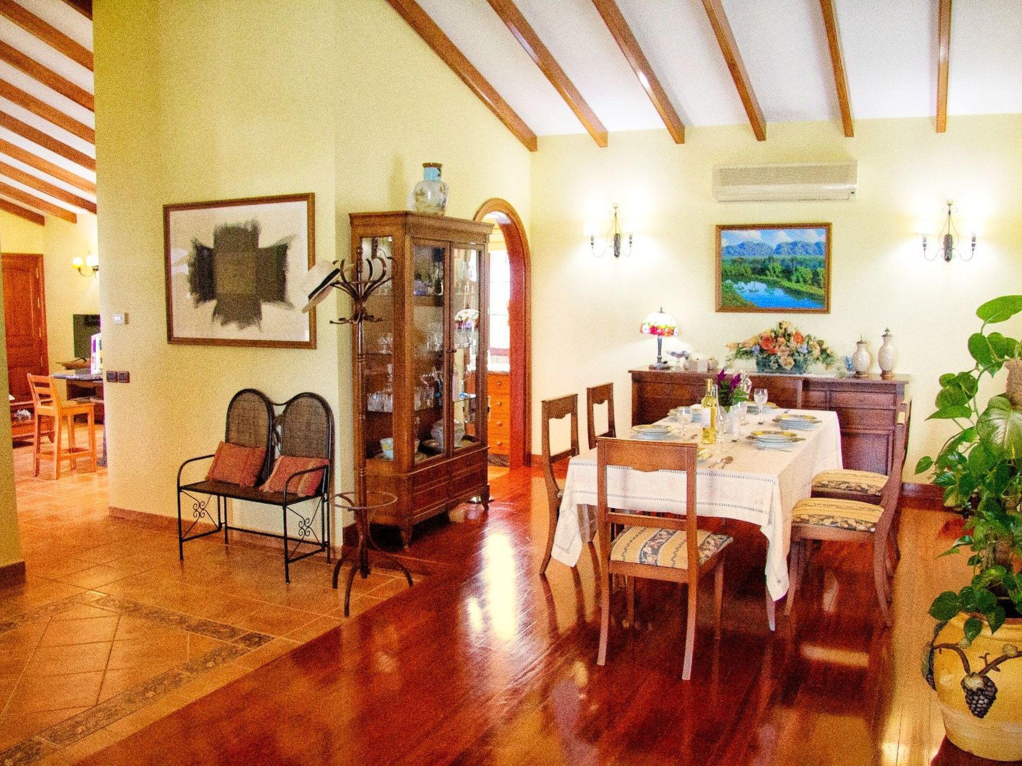 Villa Lucas mit Gartenterrasse und Schwimmbad-Binnen