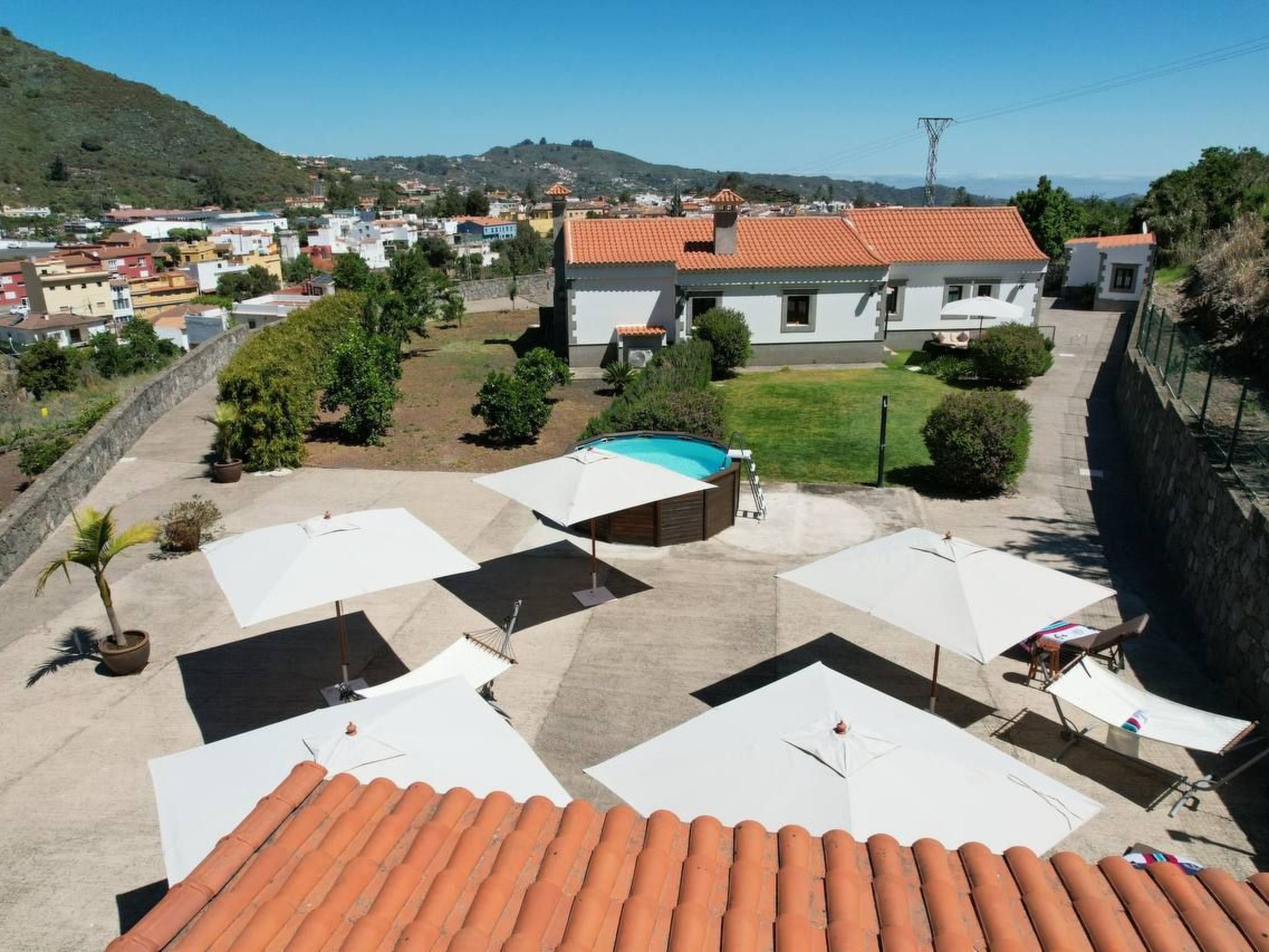 Villa Lucas mit Gartenterrasse und Schwimmbad-Binnen