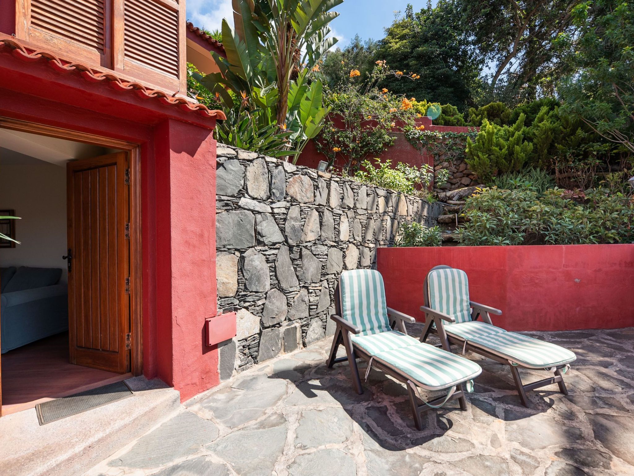 Wunderschöne Villa in einer einzigartigen natürlichen Umgebung — Terrace (3 of 42)