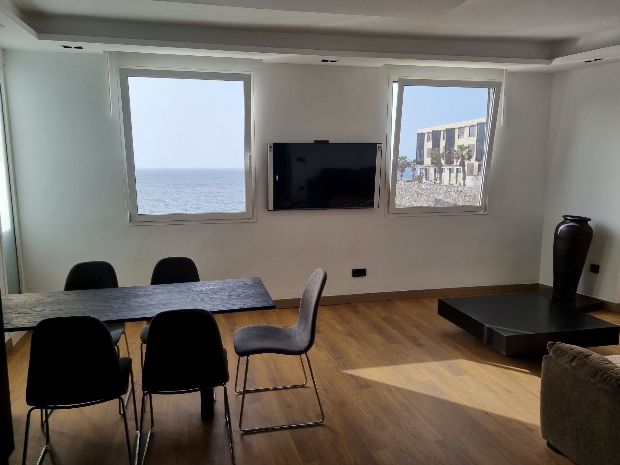 Appartement mit Blick auf das Meer-Drinnen