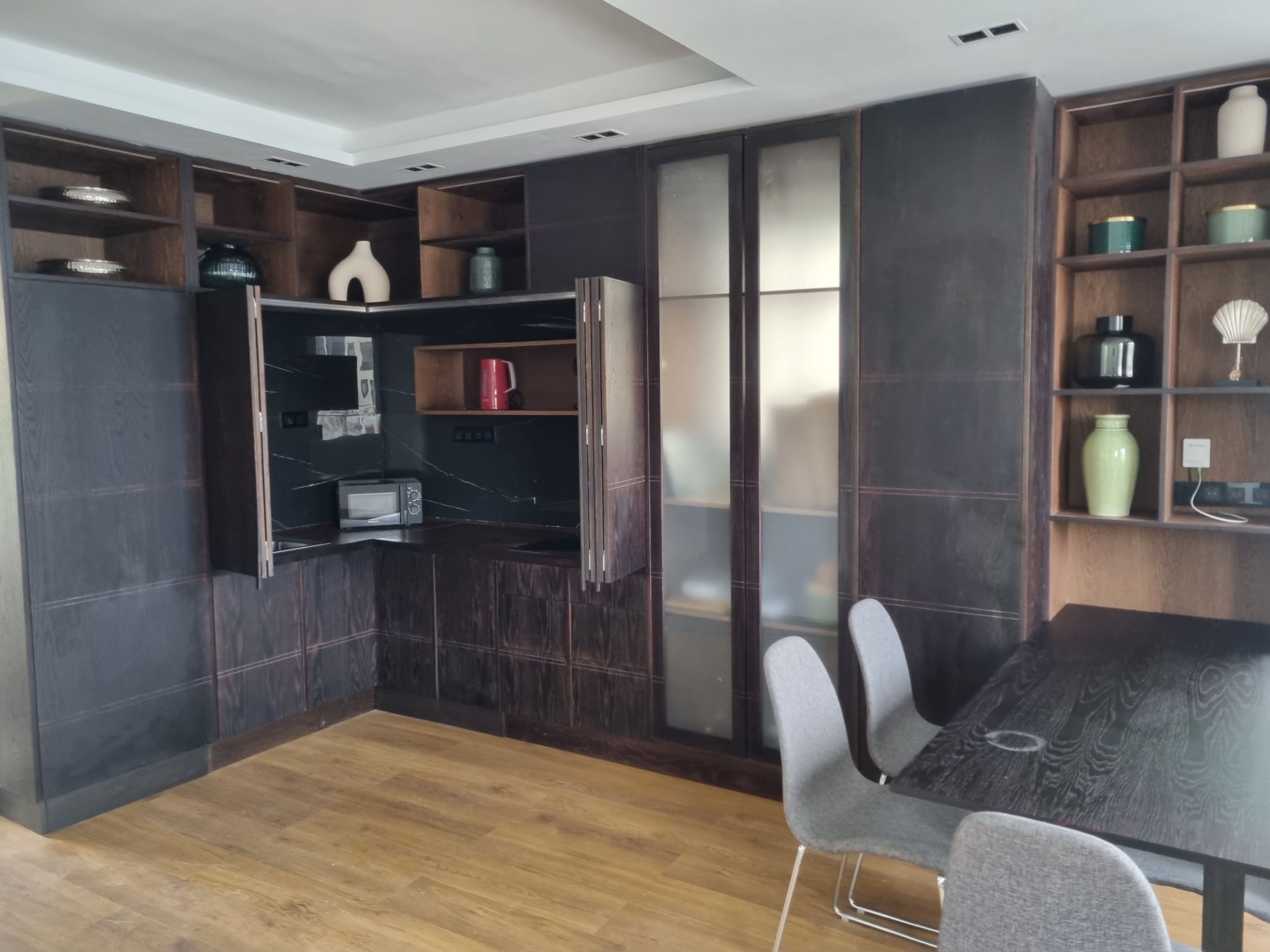 Appartement mit Blick auf das Meer-Drinnen