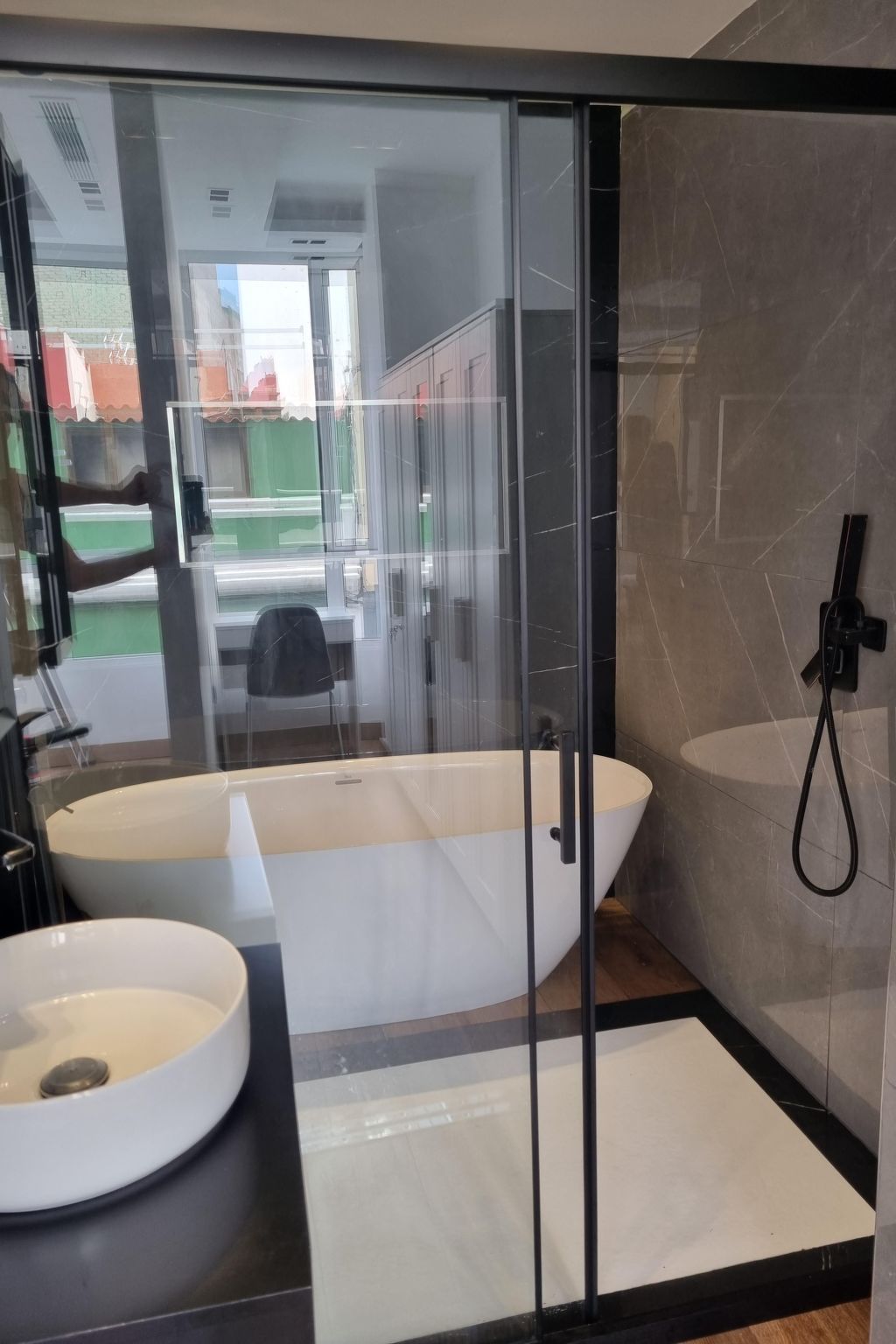 Appartement mit Blick auf das Meer-Drinnen