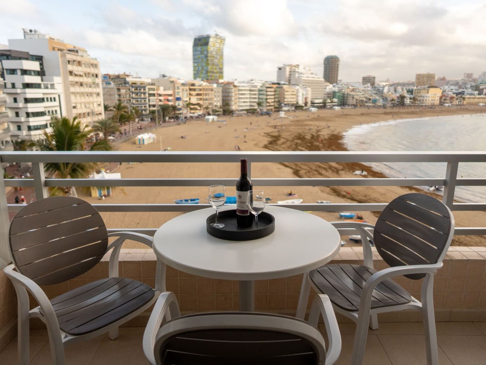 Appartement mit Blick auf das Meer-Image-tags.info