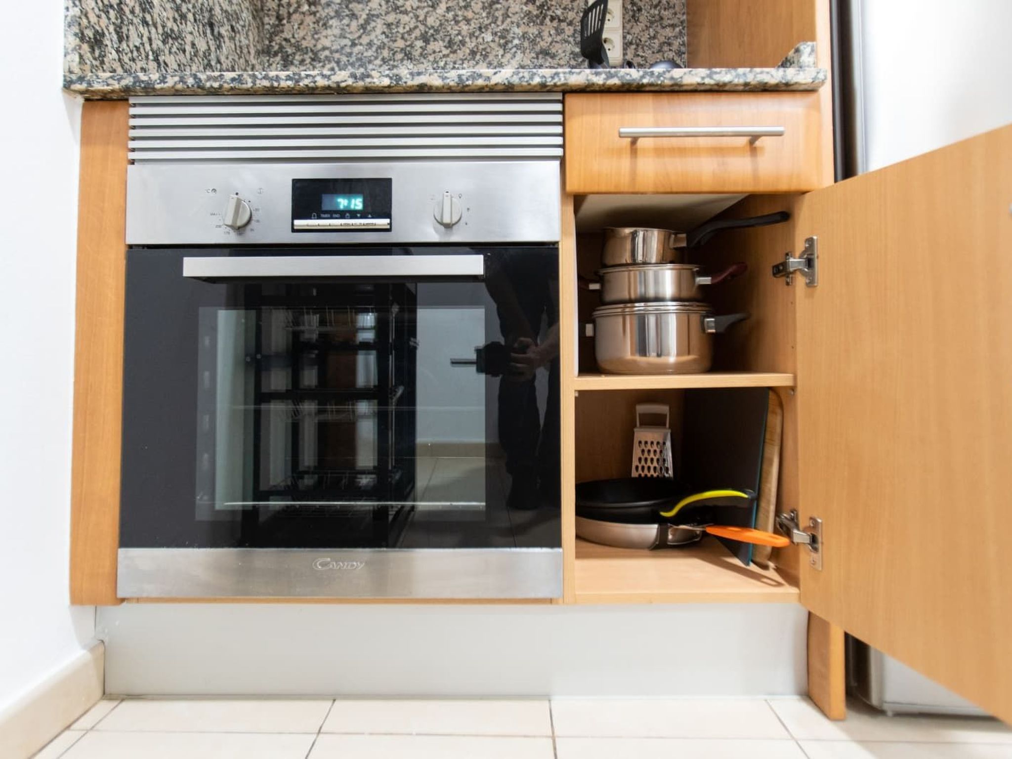 Appartement mit Blick auf das Meer-Drinnen