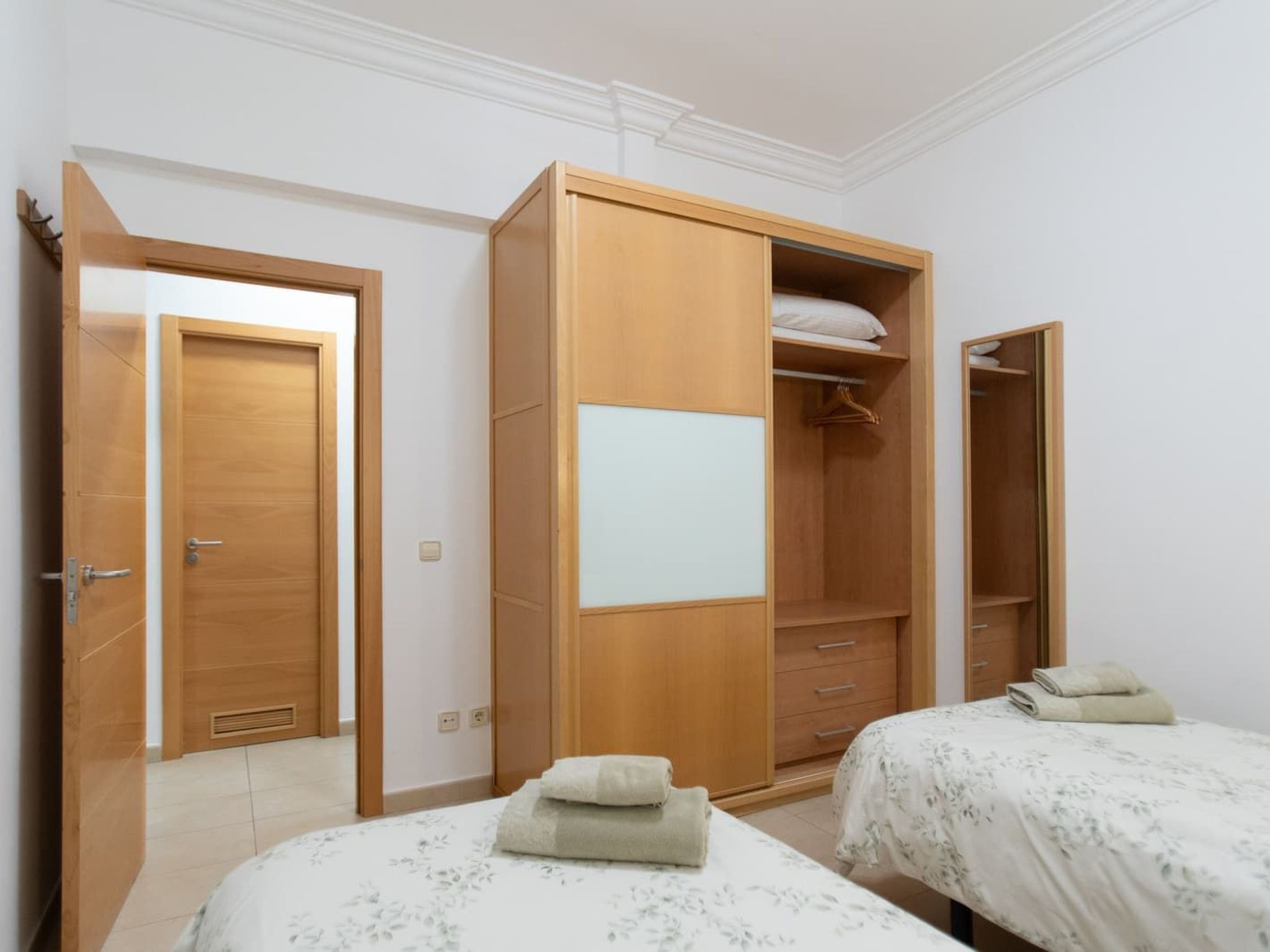 Appartement mit Blick auf das Meer-Drinnen