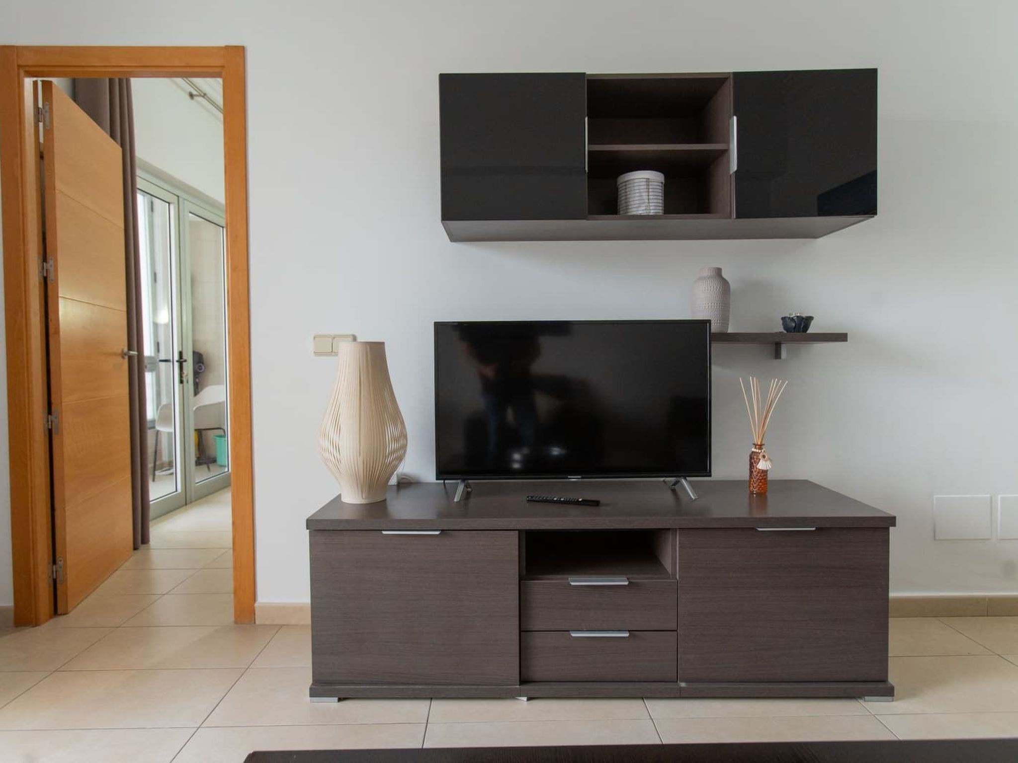 Appartement mit Blick auf das Meer-Drinnen