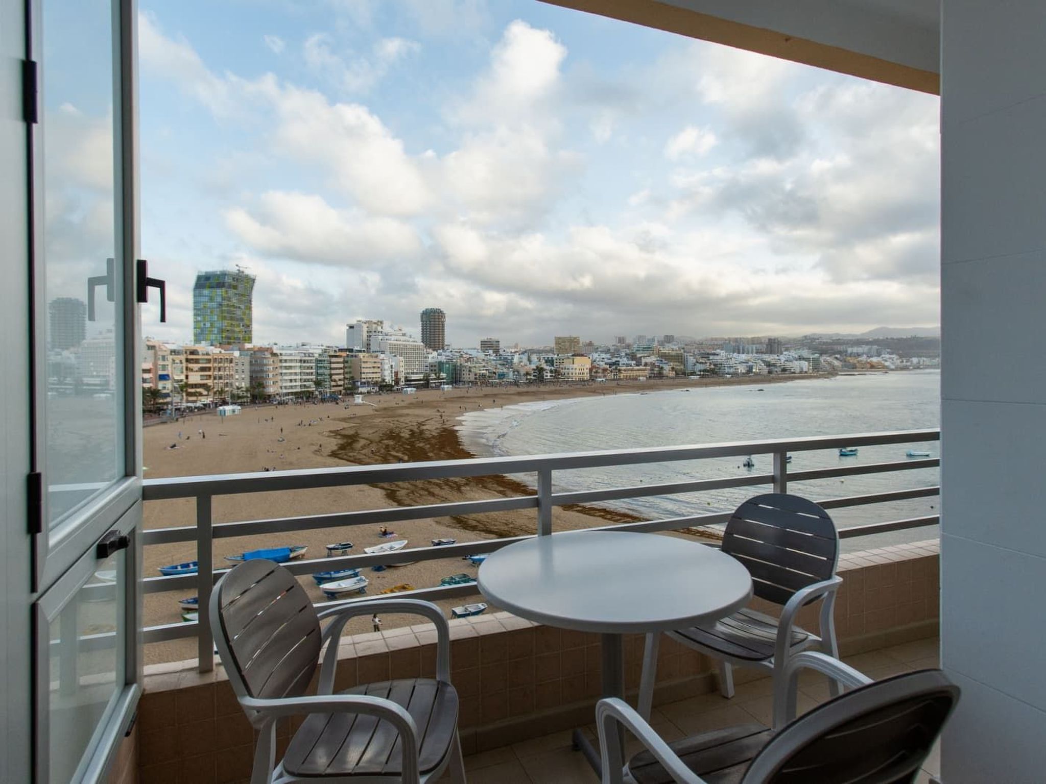 Appartement mit Blick auf das Meer-Drinnen