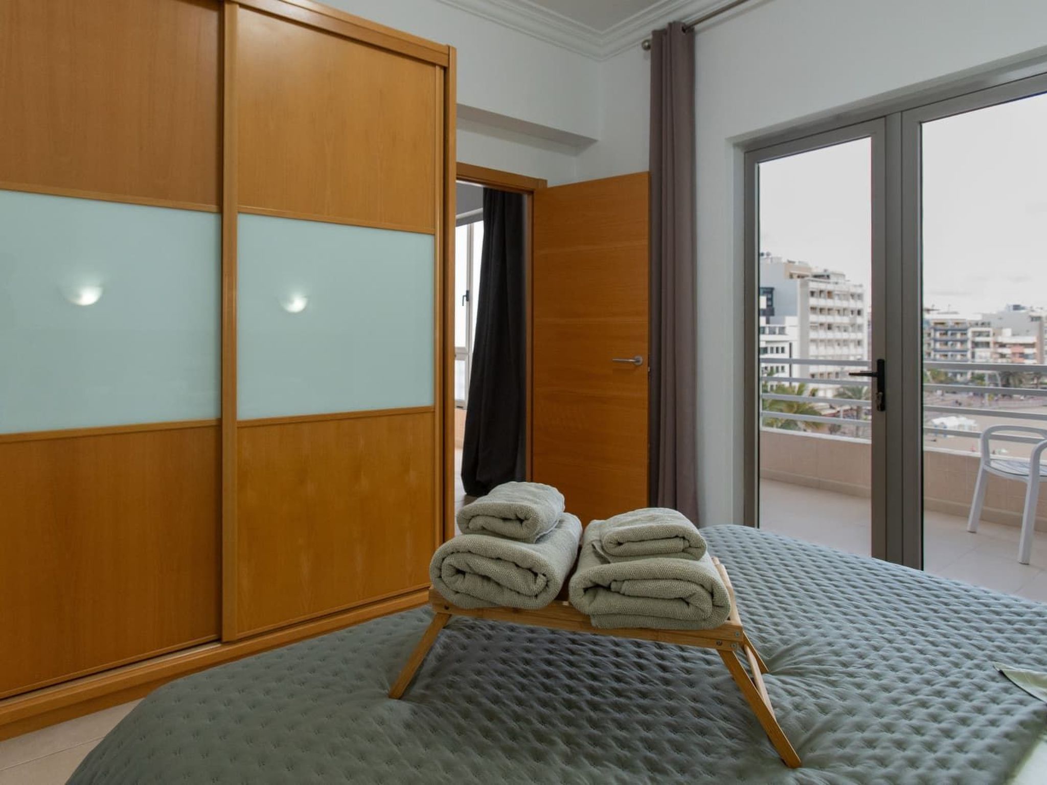 Appartement mit Blick auf das Meer-Drinnen