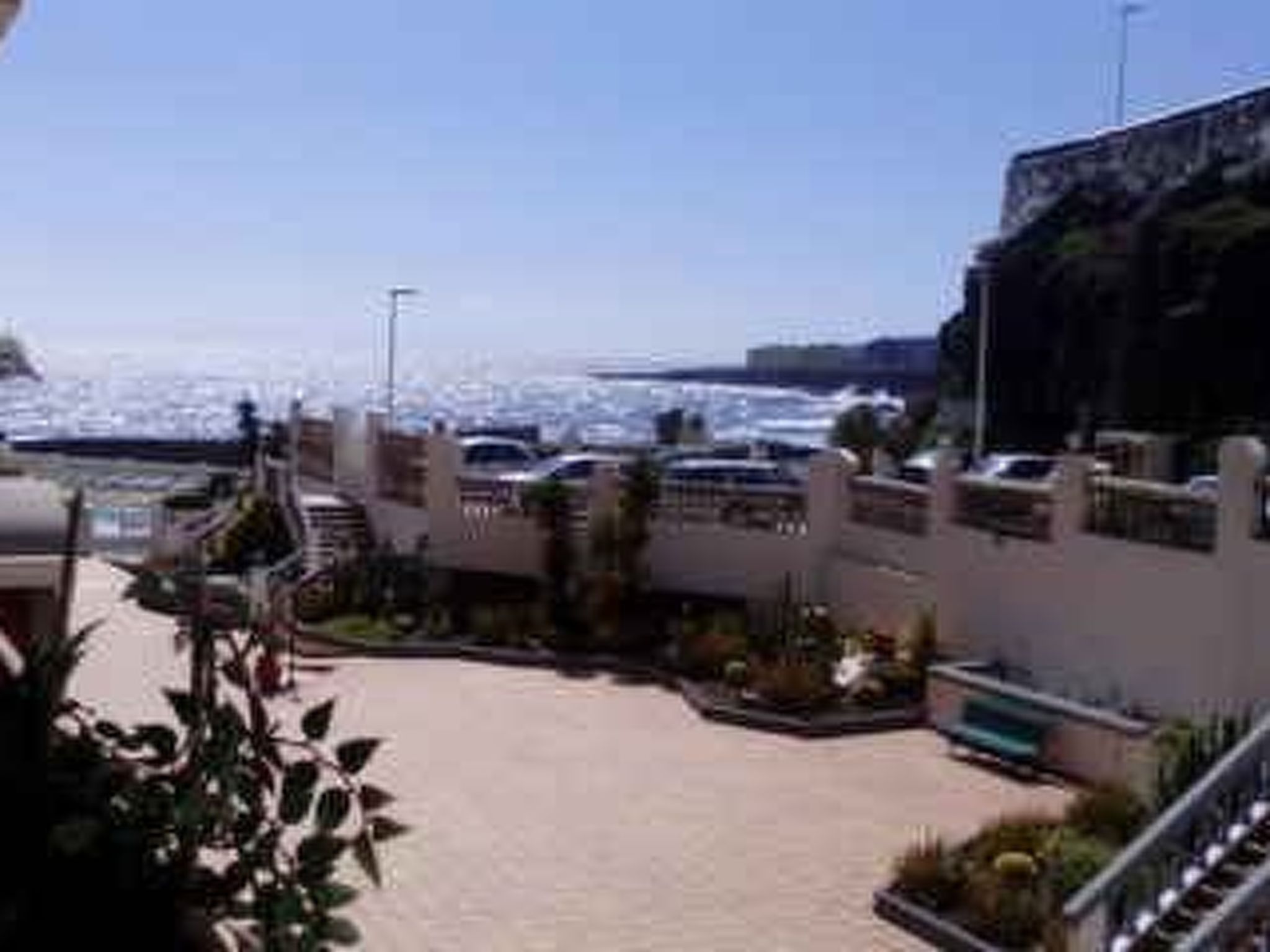 Appartement mit Balkon in einem Komplex mit Gemeinschaftspool am Meer