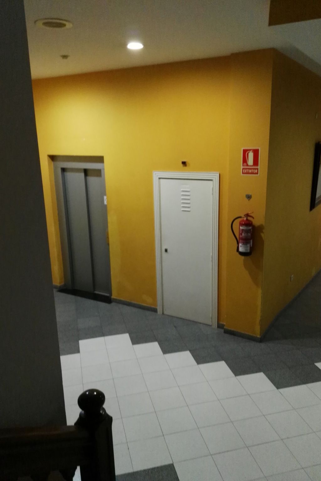 Appartement mit Balkon in einem Komplex mit Gemeinschaftspool am Meer-Drinnen