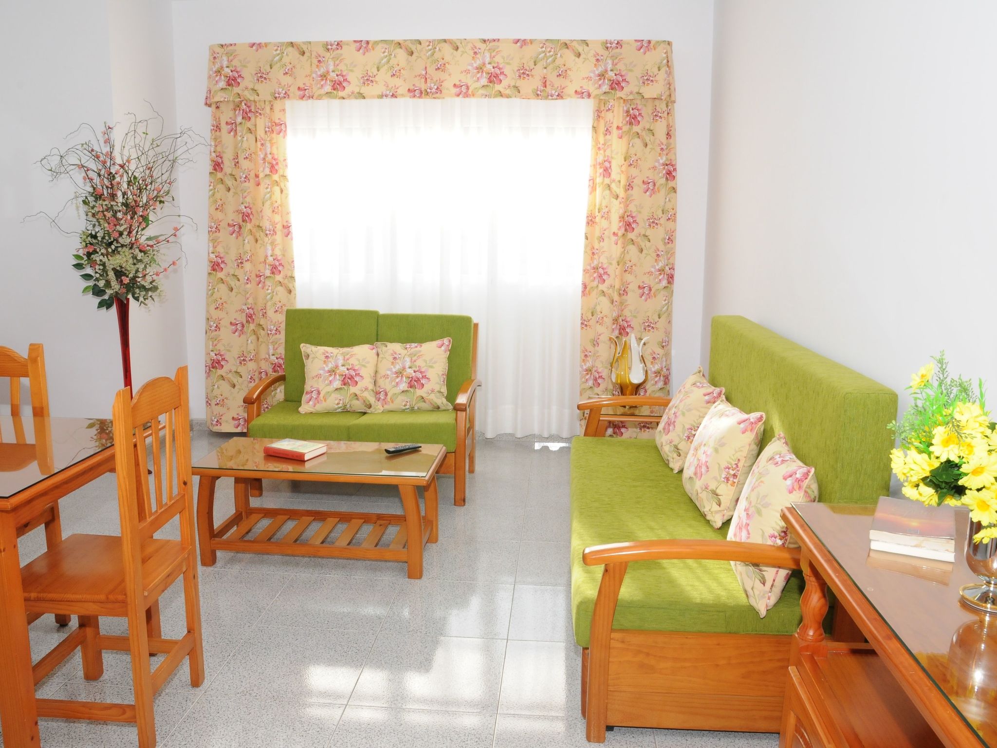 Helles Appartement im Erdgeschoss-Binnen