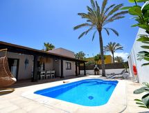 Vrijstaande villa met privé verwarmd zwembad in Corralejo, op 1 km van zee - thumbnail 1