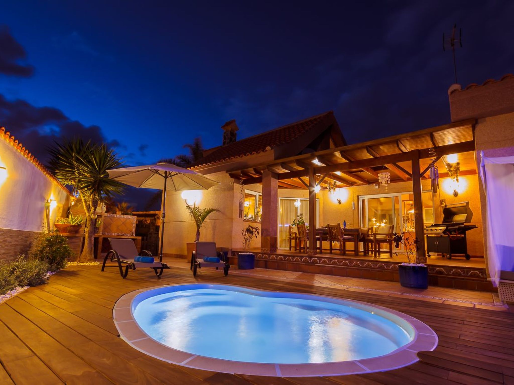 Strandnahes Ferienhaus Hibiscus mit privatem Pool-Binnen