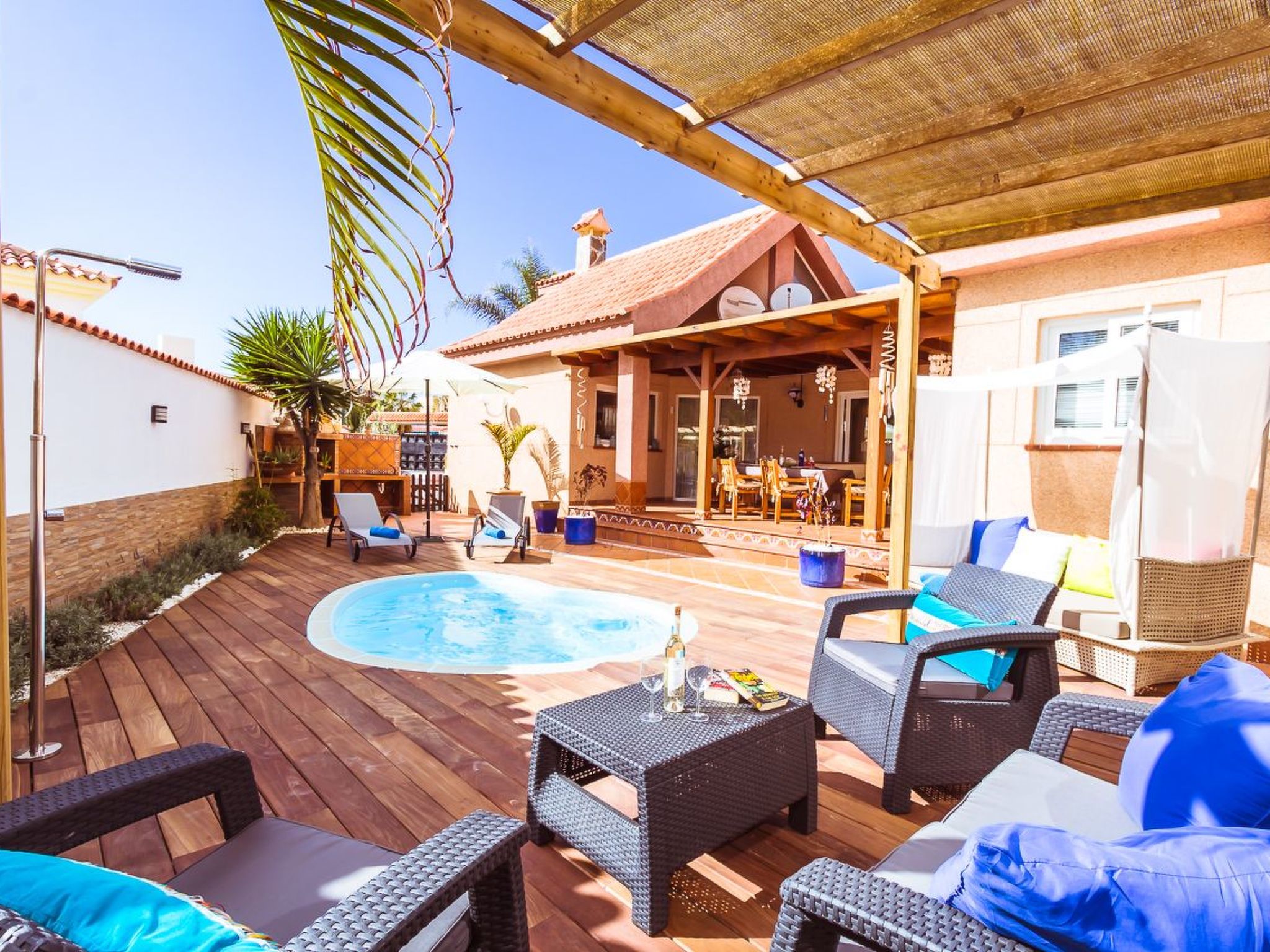 Strandnahes Ferienhaus Hibiscus mit privatem Pool-Binnen