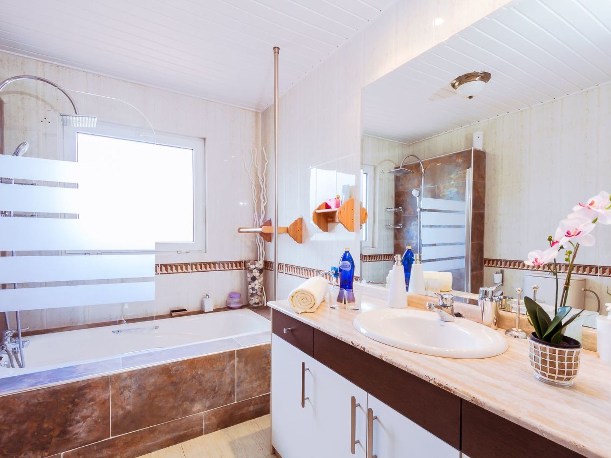 Strandnahes Ferienhaus Hibiscus mit privatem Pool-Binnen