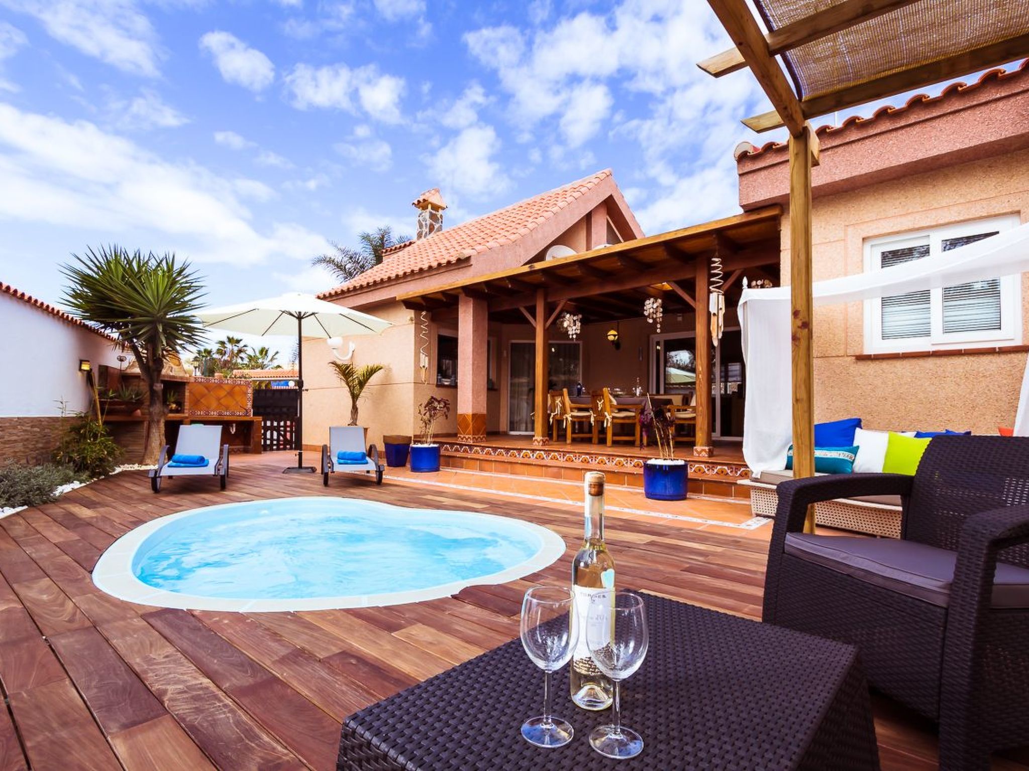 Strandnahes Ferienhaus Hibiscus mit privatem Pool-Binnen