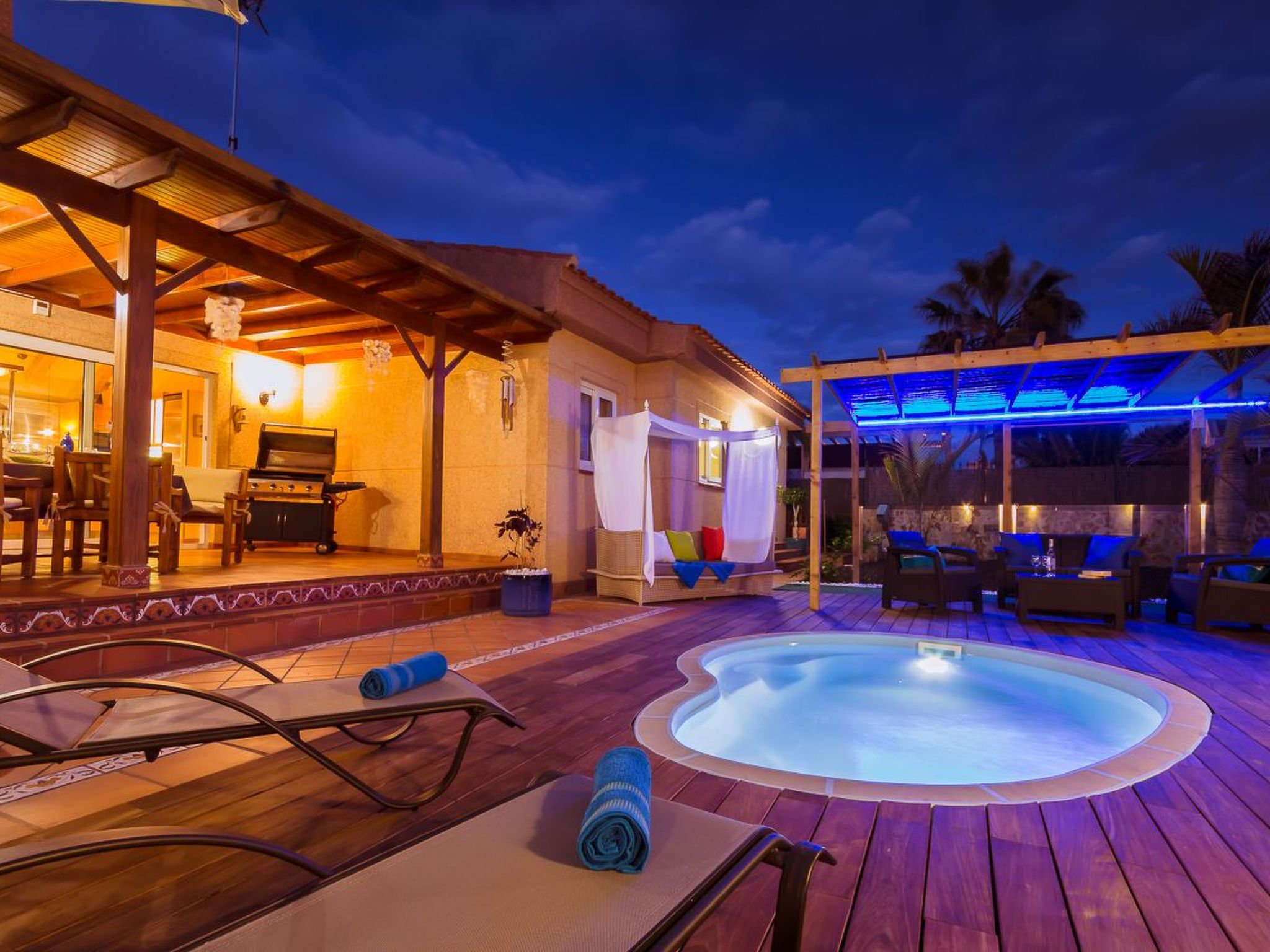 Strandnahes Ferienhaus Hibiscus mit privatem Pool-Binnen