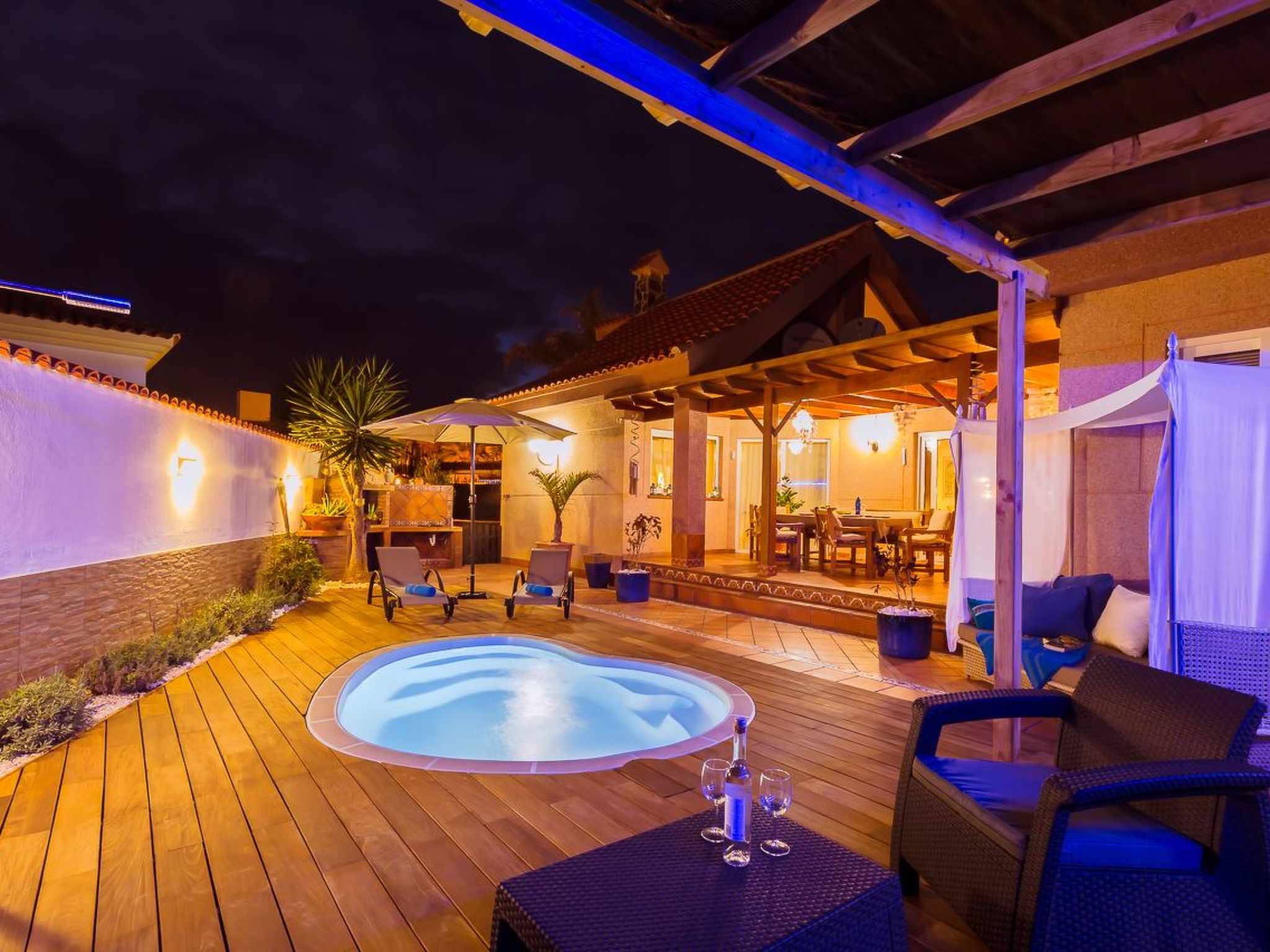 Strandnahes Ferienhaus Hibiscus mit privatem Pool-Binnen