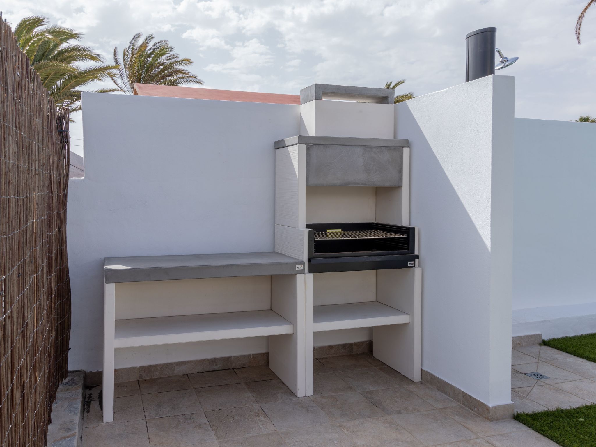 Modernes und helles Ferienhaus direkt am Meer, mit zwei großen Terrassen, Garte-Binnen