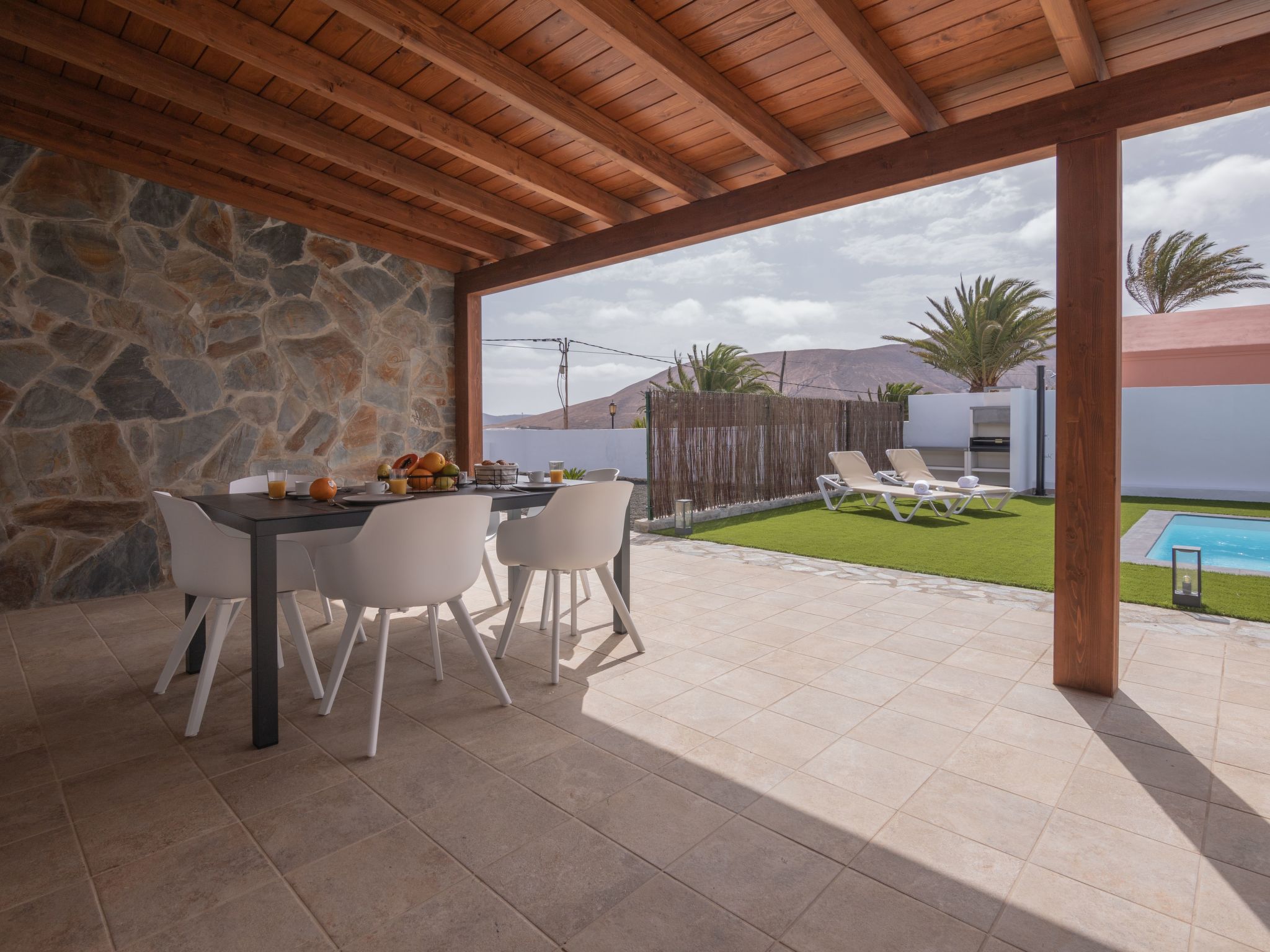 Modernes und helles Ferienhaus direkt am Meer, mit zwei großen Terrassen, Garte-Binnen