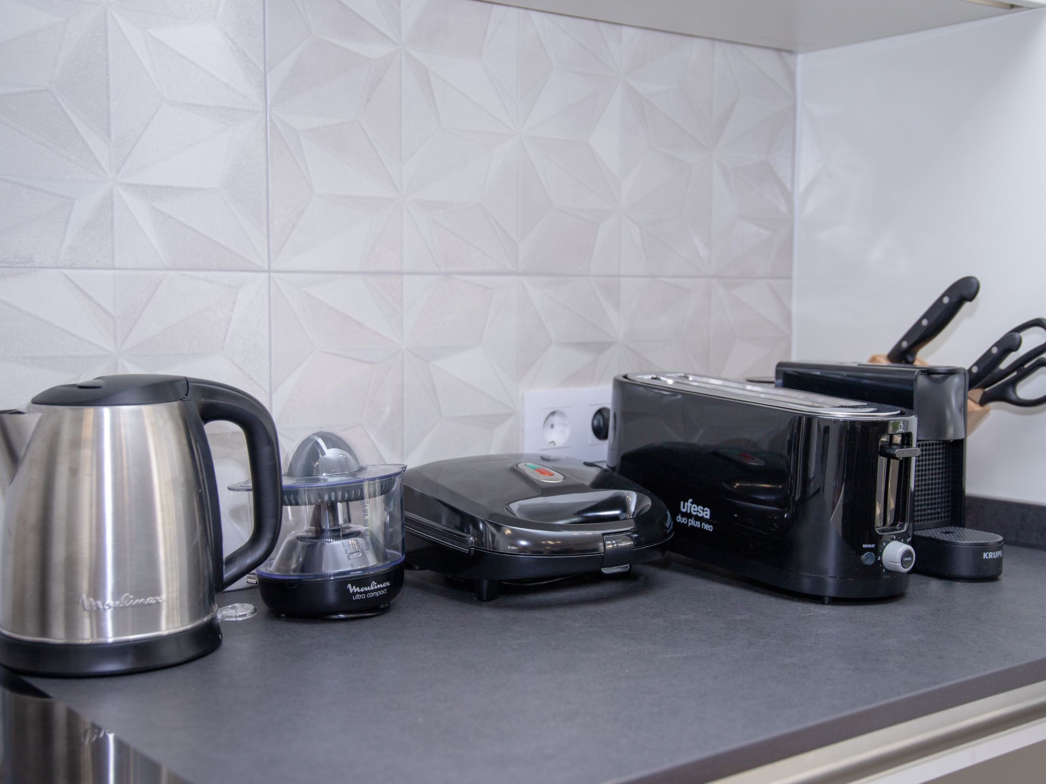 Modernes und helles Ferienhaus direkt am Meer, mit zwei großen Terrassen, Garte-Binnen