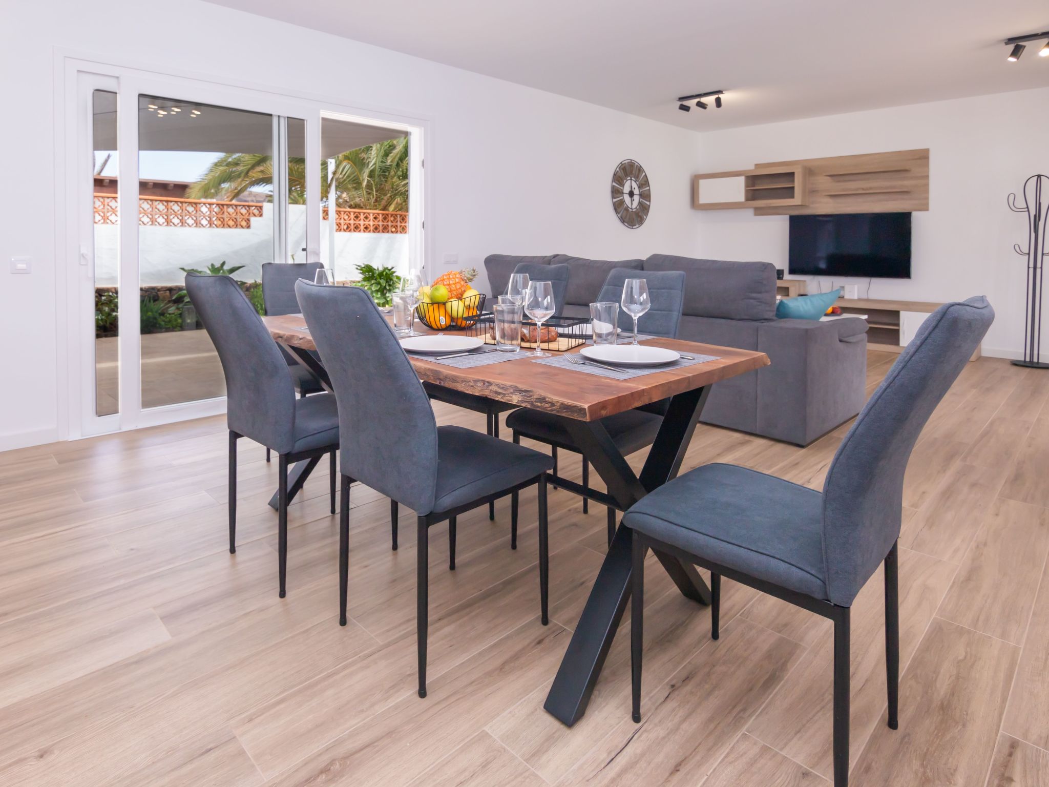 Modernes und helles Ferienhaus direkt am Meer, mit zwei großen Terrassen, Garte-Binnen